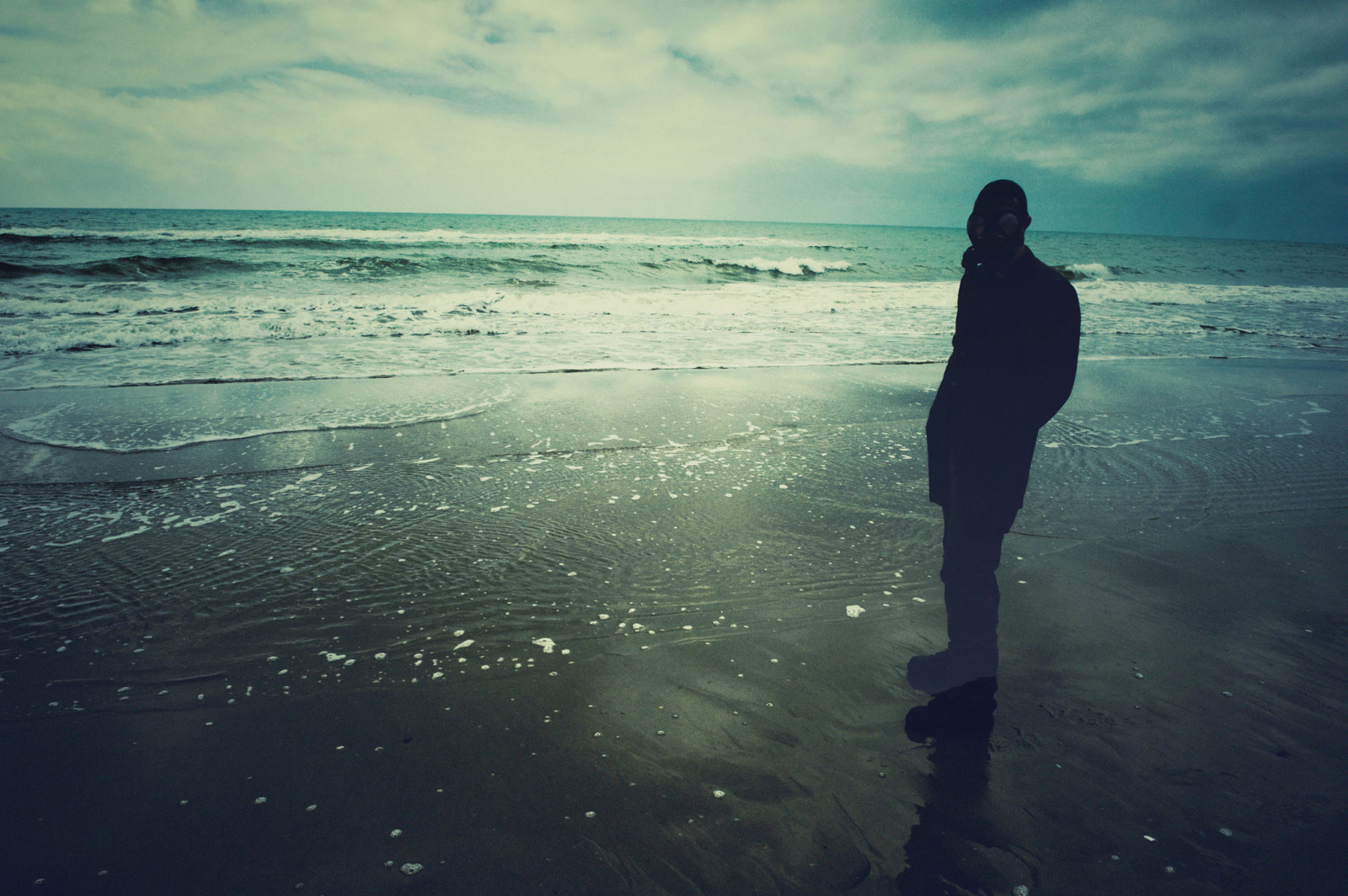 Leben, Licht, Schatten, Meer, Himmel, Strand, Schild, Wolken, Nuvole, Tag, Stute, Blu, Geist, Ombra, fein, tief, surreal, Welle, Cielo, Träume, Planet, Ende, Sand, Koffer, Dimension, Fantasma, Spiaggia, Luce, Vita, Sabbia, Onda, Sogni, Giorno, Segni, Valigia, resistenza, Metafisica, Pianeta, thisistheend, Surreale, Profondo, onirica, Dimensione, rsistance, Joker74, doomsady, Onyrismus, nonuccideteivostrisogni, dontkillyourdreams