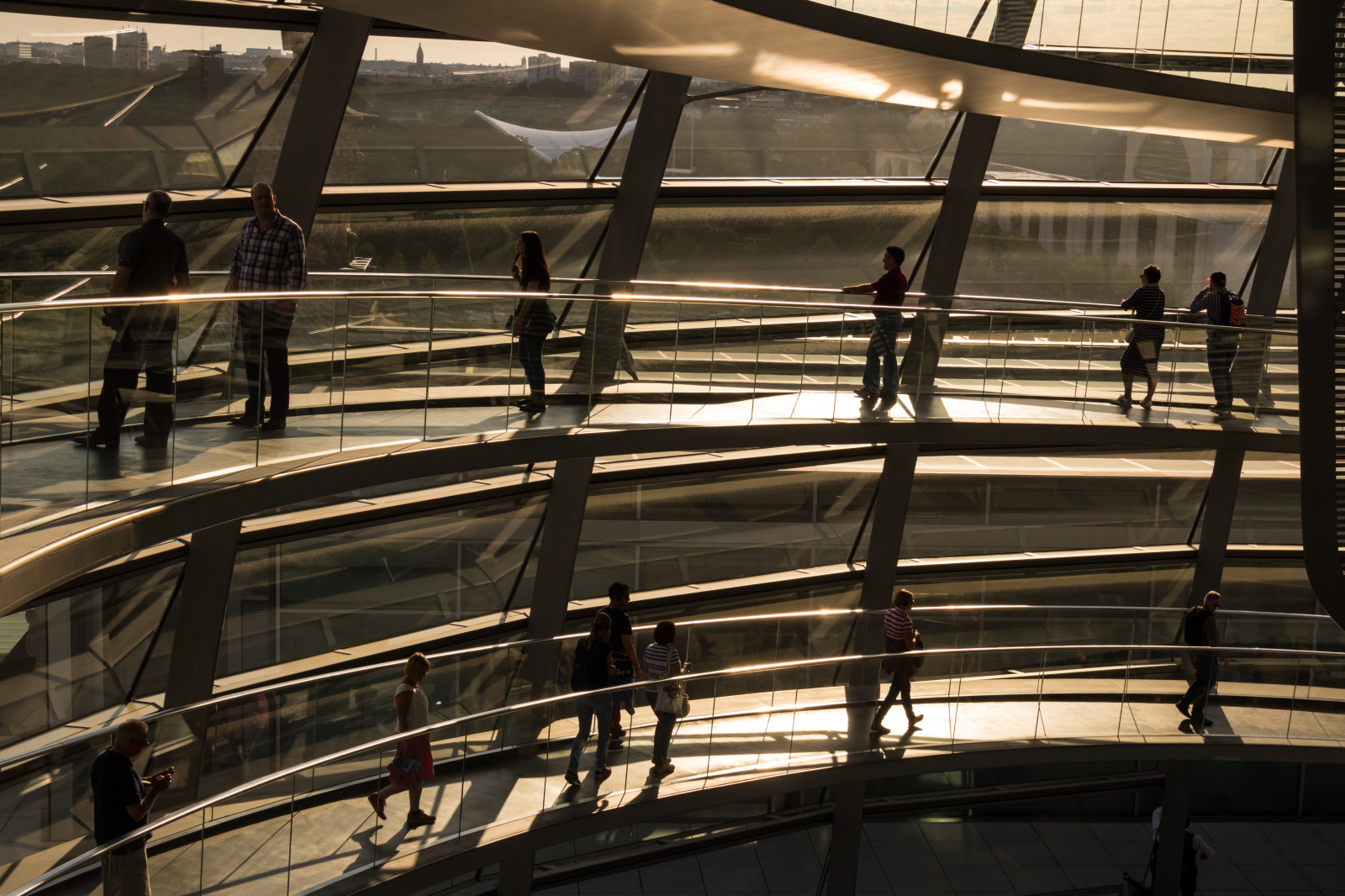 okno, architektura, odraz, dřevo, symetrie, mrakodrap, Německo, sklenka, Berlín, Německo, Bundestag, Sněmovna reprezentantů, reichstagdome, thenationalparliamentofthefederalrepublicofgermany, deutschland, Kupol, glassdome, riksdagen, reichstagbuilding, fasáda, urban area