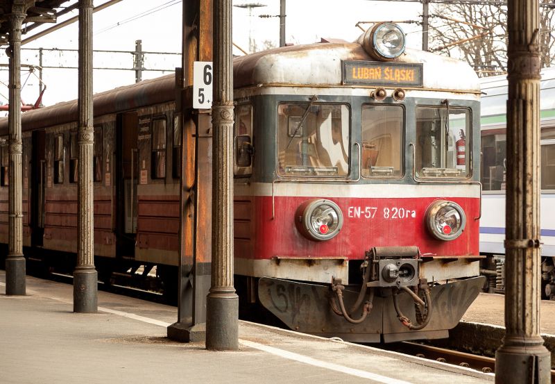 transporte,pista,tren,material rodante,transporte ferroviario,locomotora