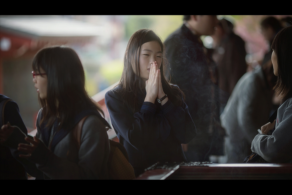 pige, øjebliksbillede, sjovt, menneskemængde, samtale, mørke, scene