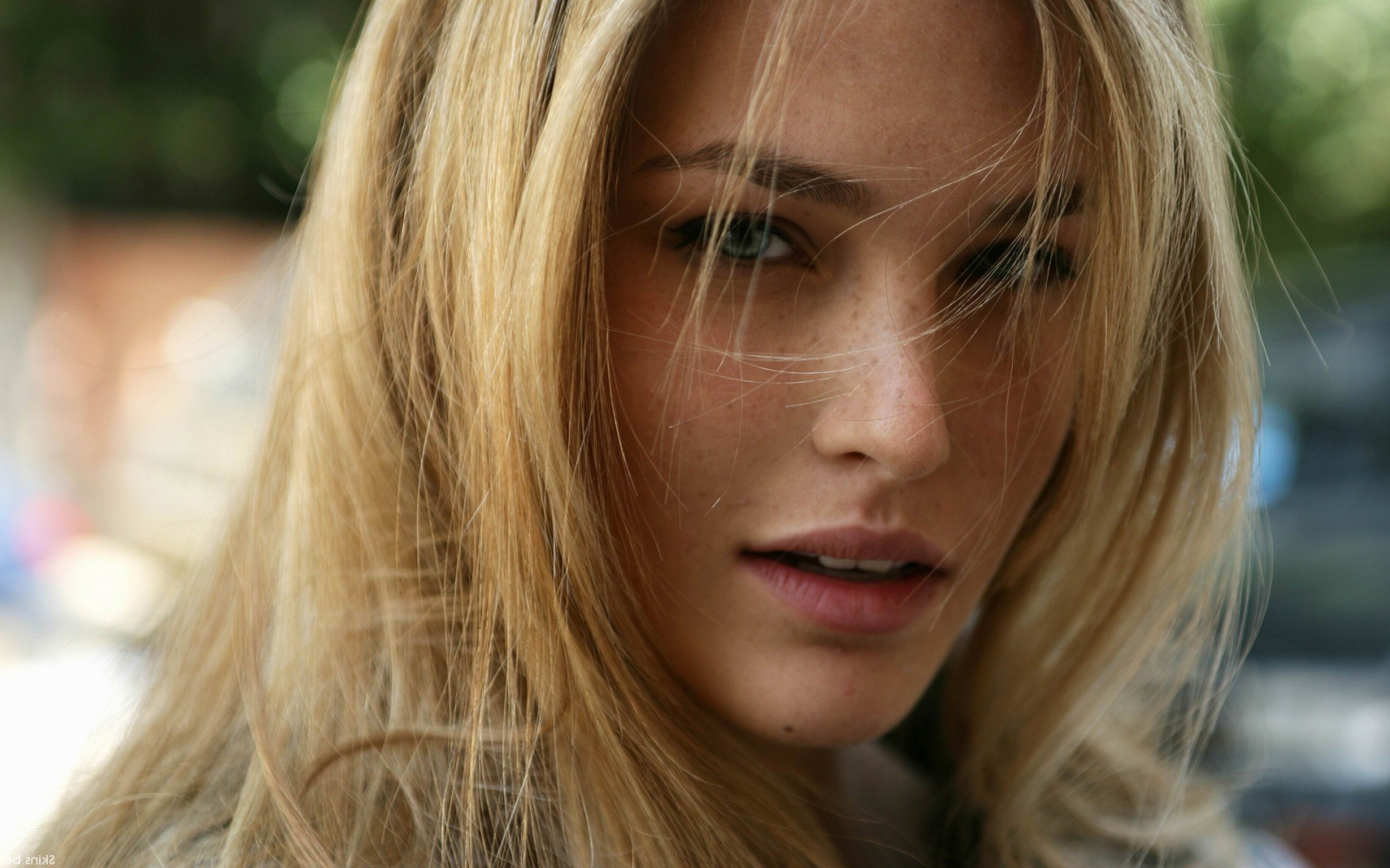 Hintergrundbilder 1920x1200 px, Bar Raffaeli, blond, blaue Augen, Gesicht, Sommersprossen