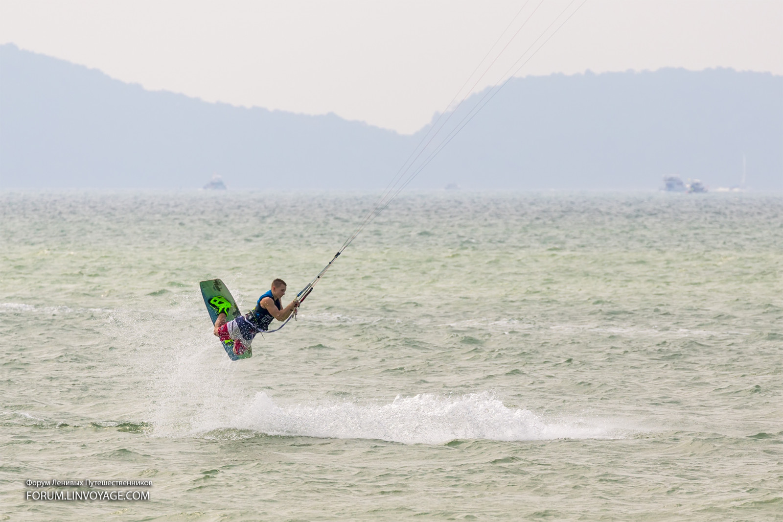 sportovní, lidé, bílý, Černá, loď, sport, moře, voda, vozidlo, vítr, Hračka, surfování, Thajsko, papírový drak, Létat, pádlo, plachtění, Let, kitesurfing, Černý a bílý, venkovní, Černá bílá, oceán, vlna, kiteboarding, skok, phuket, phuketphotographernet, forumlinvoyagecom, křídlo, httpforumlinvoyagecom, padák, lodičky, mořská vlna, extrémní sport, boardové sporty, vodní sport, povrchové vodní sporty, Windsports, kite sporty