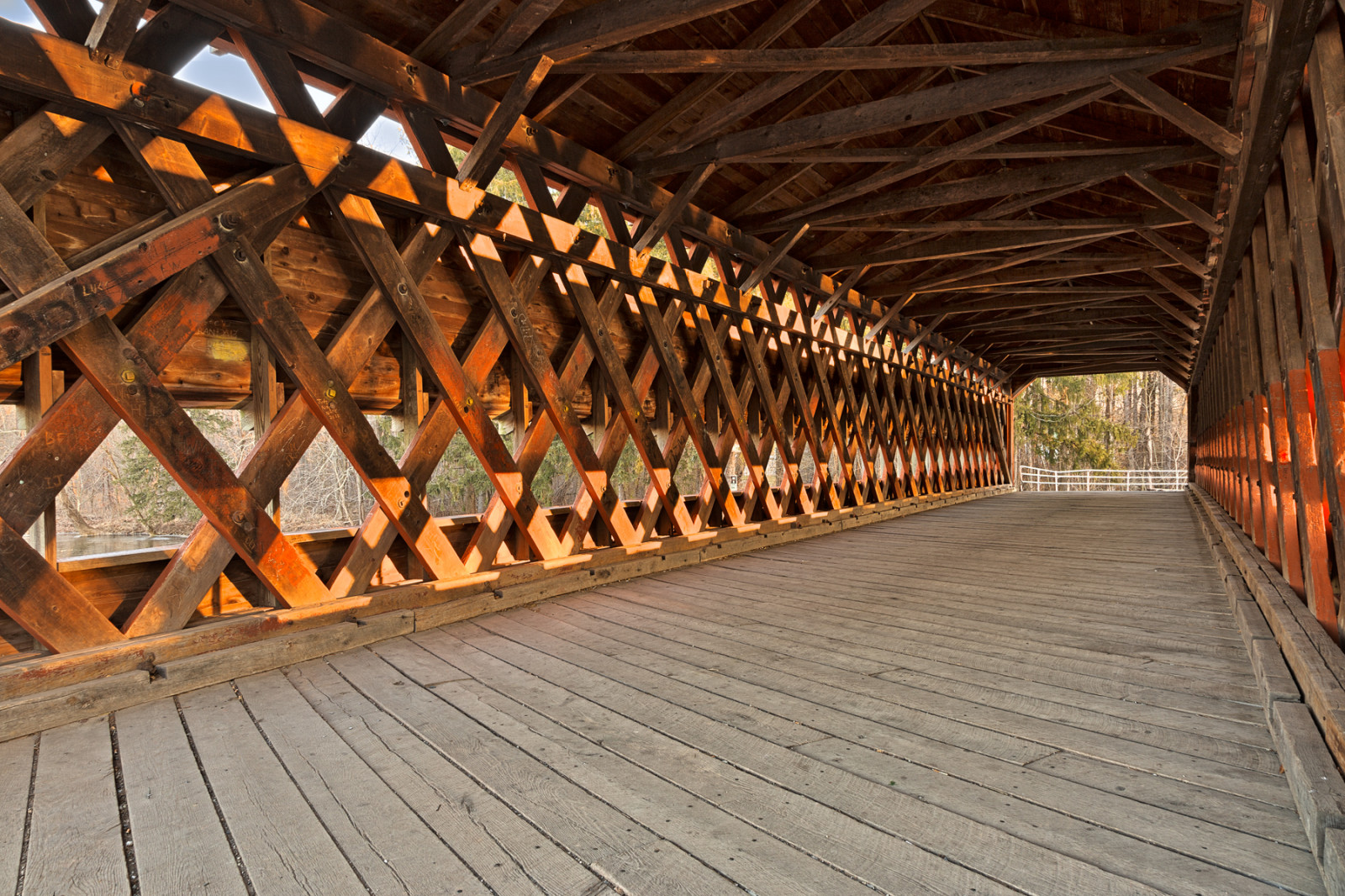 dřevo, cestovat, most, modrý, stromy, oranžový, Spojené státy americké, hnědý, bílý, Černá, barva, barva, zelená, dějiny, Cestovní ruch, Příroda, Krásná, krása, čáry, žlutý, sépie, architektura, Amerika, krajina, mimo, venku, Šedá, dřevěný, scenérie, barvitý, dosti, vnější, Spojené státy, venkovní, Pennsylvania, cesta, vibrující, Pozadí, šedá, scénický, koridor, tyrkysová, živý, široký úhel, tunel, scéna, strop, historický, Gettysburg, americký, chodník, pokrytý, dřevěný, historický, americana, barvitý, průchod, epické, prkna, HDR, Šachy, somadjinn, freestockca, nicolasraymond, Sach s