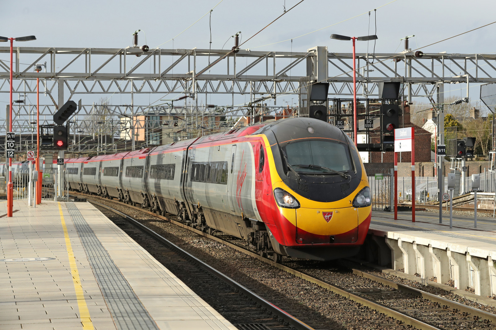 ลอนดอน, ยานพาหนะ, รถไฟ, สถานีรถไฟ, ขนส่ง, มหานคร, หัวรถจักร, ไฟฟ้า, ไฟฟ้า, กลาสโกว์, การขนส่งด่วน, บริสุทธิ์, รถไฟ, สูง, สถานี, ความเร็ว, ศูนย์กลาง, ติดตาม, ทางรถไฟ, ชั้น, เขตเมือง, ปริมณฑล, ย่านที่อยู่อาศัย, โหมดการขนส่ง, การขนส่งสาธารณะ, การขนส่งทางรถไฟ, หุ้นรีด, รถราง, รถไฟความเร็วสูง, แหล่งจ่ายไฟ, hst, stafford, Pendolino, 390154, 390, ยูสตัน