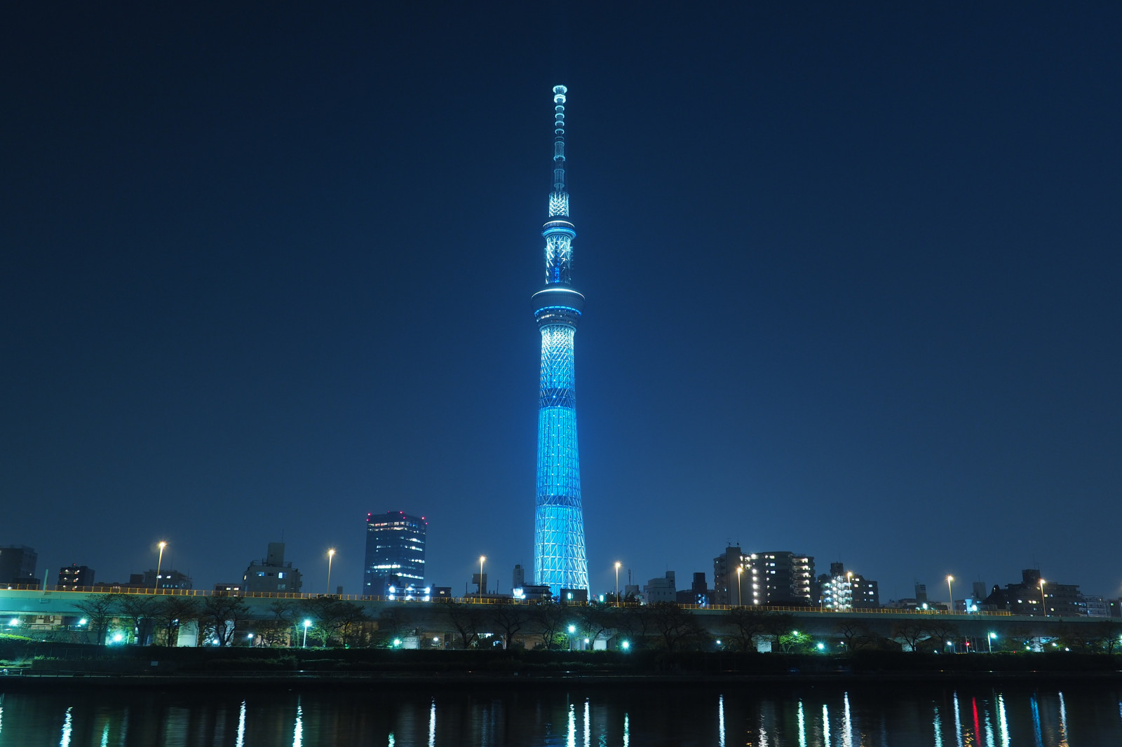 Japan, by, bybilledet, nat, arkitektur, afspejling, skyline, skyskraber, tårn, horisont, skumring, metropol, Tokyo, Olympus, Jp, Skytree, belyst, belysning, 70, milepæl, Tokyo Skytree, mzuiko, OMD, EM5, omdem5, mzuikodigital1250mmf3563, mzuiko1250, em5mark2, omdem5mark2, turntheworldunblue, atmosfære af jord, hovedstadsområde, menneskelig bosættelse, højhus