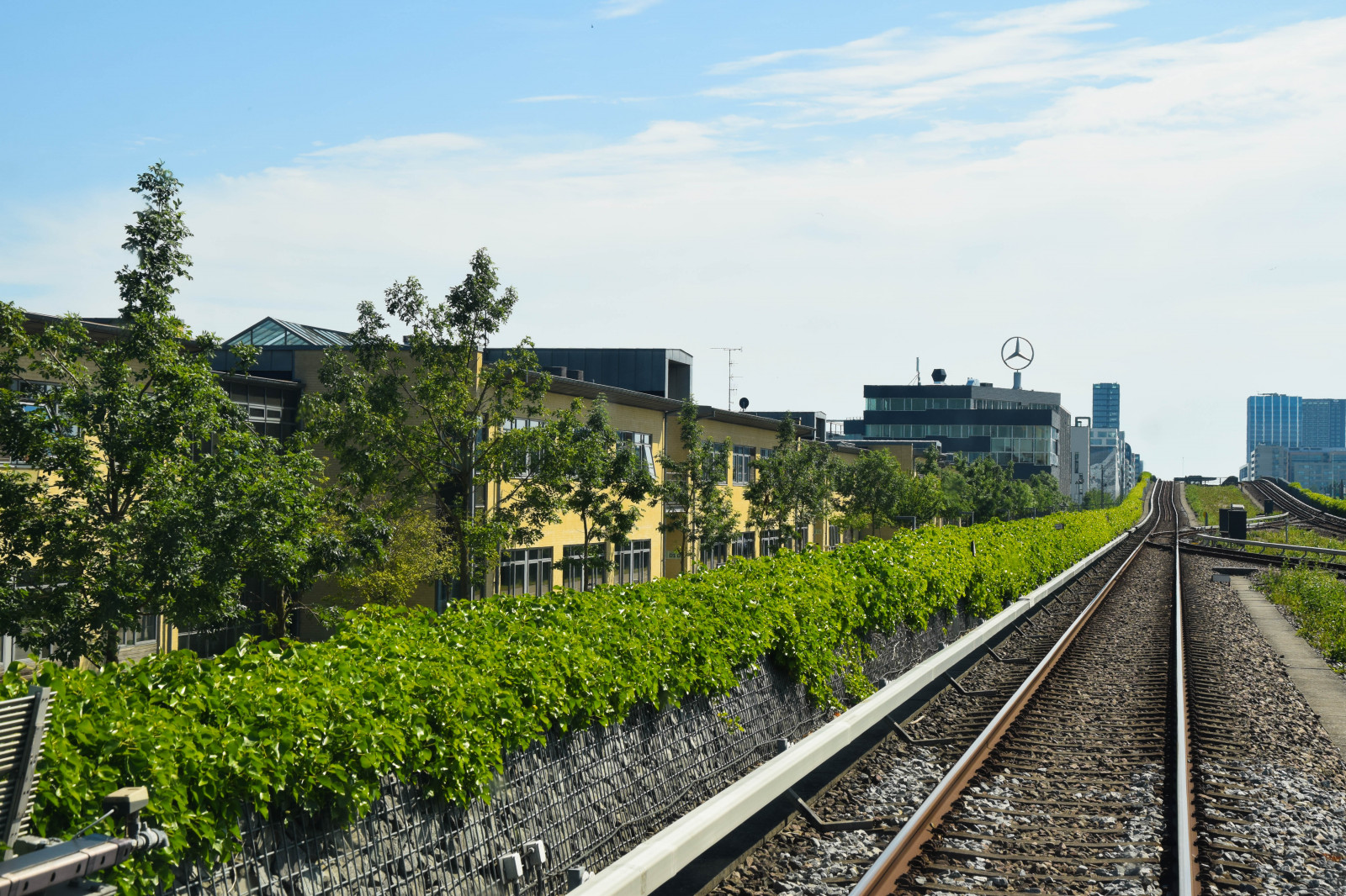architettura, cielo, veicolo, nuvole, trasporto, Danimarca, Metro, Copenhagen, fiore, edifici, Restad, Amager, Vestamager, rotaie, traccia, sobborgo, area rurale, Zona residenziale, trasporto ferroviario
