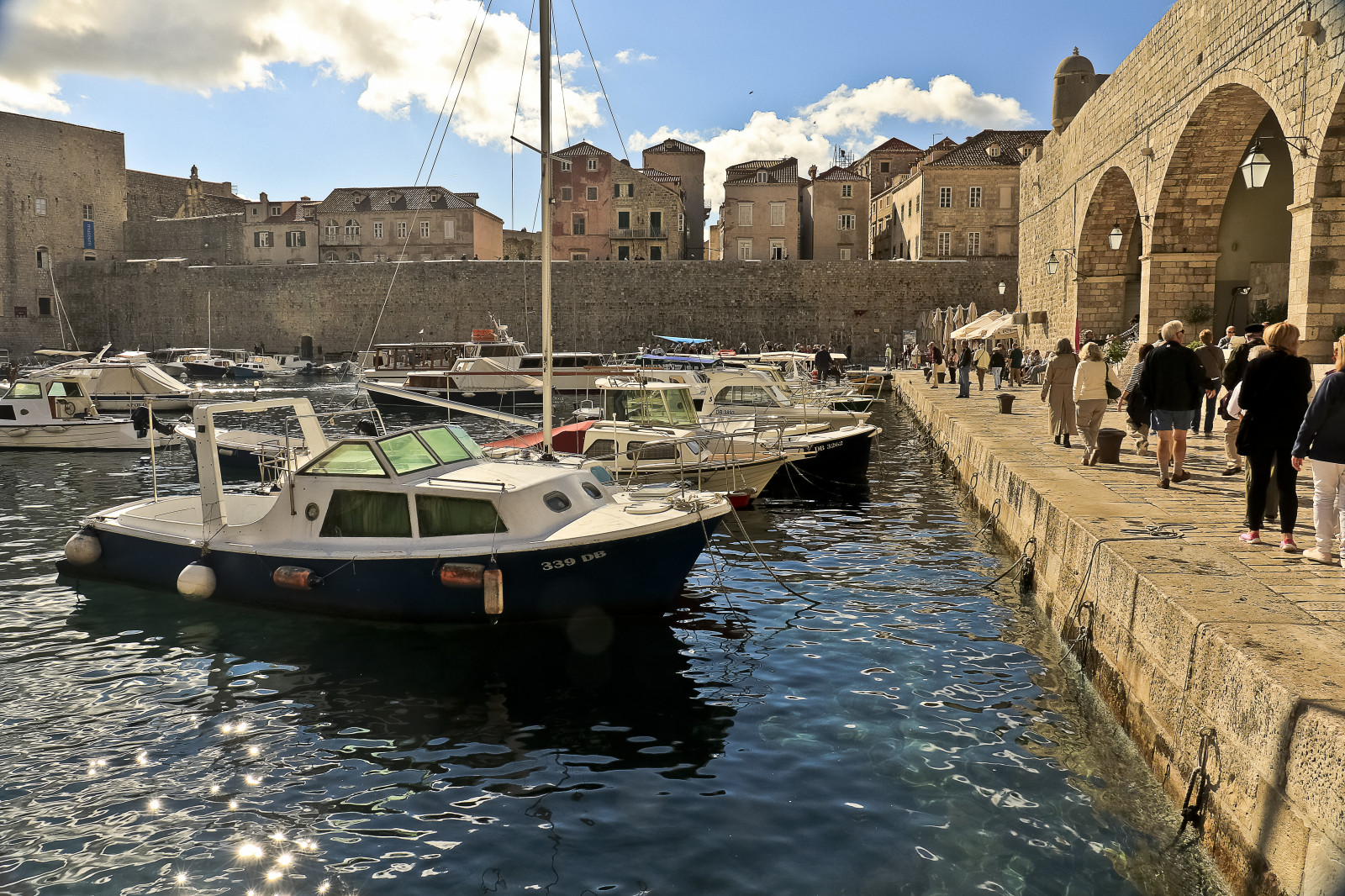 båd, gammel, hav, by, arkitektur, vand, bygning, afspejling, køretøj, havn, kanal, Kroatien, Dubrovnik, Marina, udendørs, både, Havn, fartøjer, kanal, sejlsport, vandveje, krop af vand, water transportation