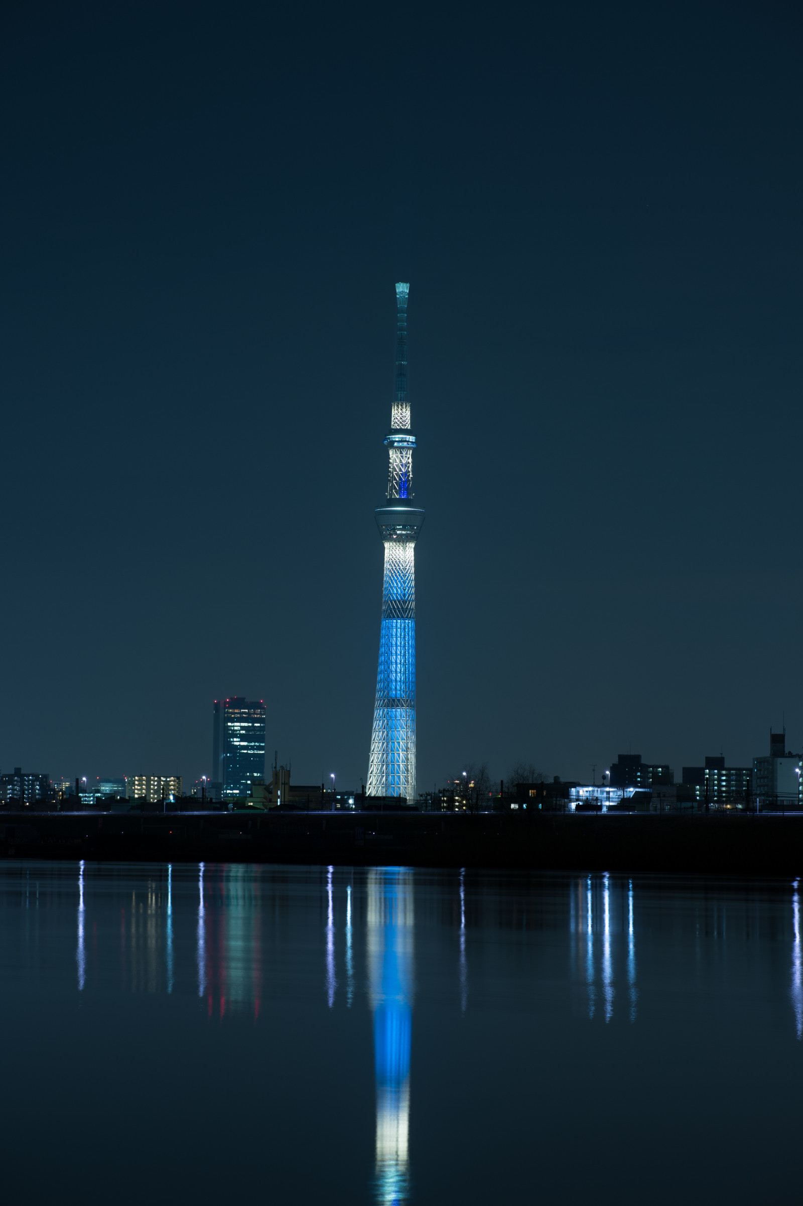 Japonsko, město, panoráma města, noc, architektura, odraz, nebe, panoráma, mrakodrap, večer, věž, horizont, Nikon, soumrak, Tokio, jp, Skytree, světlo, NIKKOR, svítání, osvětlené, osvětlení, tma, iki, mezník, Tokyo Sky Tree, horikiri, afs105mmf14eed, afsnikkor105mmf14eed, df, Atmosféra Země, lidské osídlení