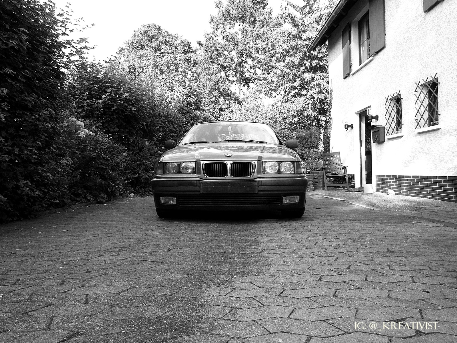 satu warna, jalan, mobil, BMW, kendaraan, jalan, fotografi, BMW E36, infrastruktur, jalur, hitam dan putih, fotografi monokrom, mobil make, kendaraan mewah