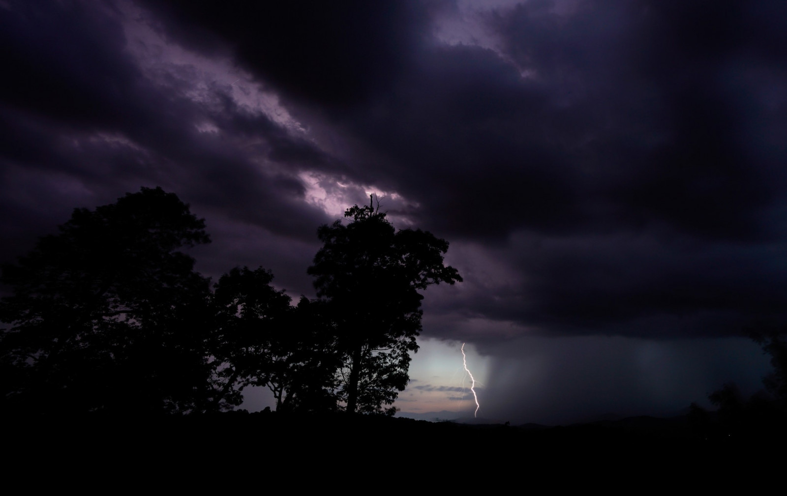 landskab, nat, himmel, regn, skyer, lyn, storm, atmosfære, torden, midnat, ttttrrrrrreeeeesssssssss, Sky, vejr, tordenvejr, mørke, fænomen