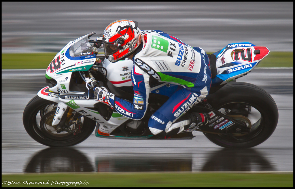 แข่งรถ, แข่งรถมอเตอร์ไซค์กรังด์ปรีซ์, การแข่งรถ superbike, ติดตามการแข่งขัน, รถจักรยานยนต์, road, ยานพาหนะ, แข่งรถจักรยานยนต์, รถ, หมวกนิรภัย, มอเตอร์สปอร์ต, รถจักรยานยนต์, แข่ง, อุปกรณ์ป้องกันส่วนบุคคล, สถานที่เล่นกีฬา, หมวก, ล้อ, การแข่งขันรถยนต์, automotive wheel system, เกาะของมนุษย์ tt, ยางรถยนต์, endurance racing motorsport, motorcycle fairing, การแข่งขันชิงแชมป์, กีฬา, การแข่งรถอัตโนมัติ