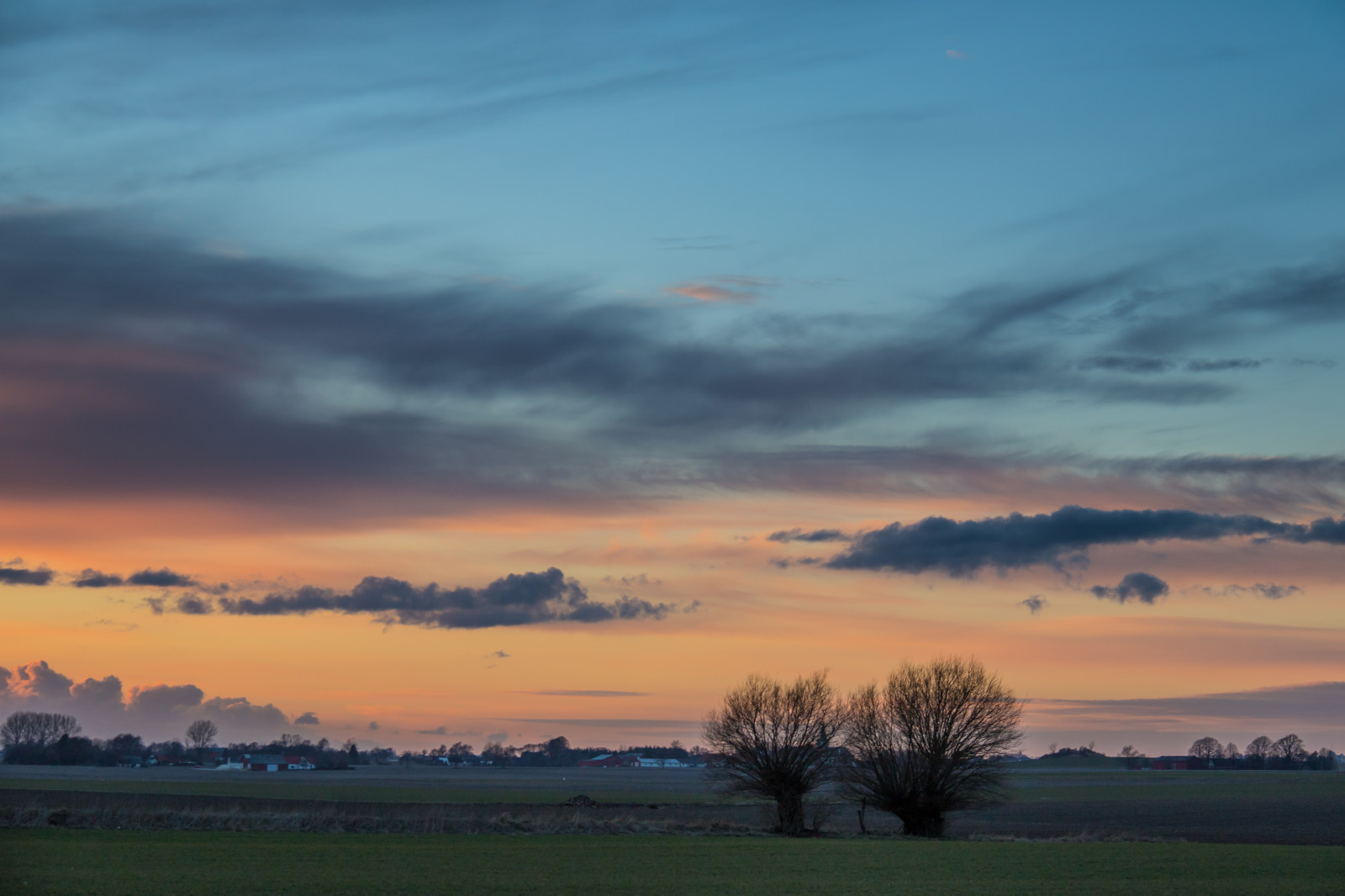 slunečnímu záření, krajina, západ slunce, kopec, Příroda, nebe, pole, svítání, večer, ráno, horizont, atmosféra, soumrak, mrak, svítání, lučina, nebe, solnedg ng, venkov, moln, skymning, landsbygd, landskap, prostý, prérie, venkov, atmosférický jev, odlesk, meteorologický jev