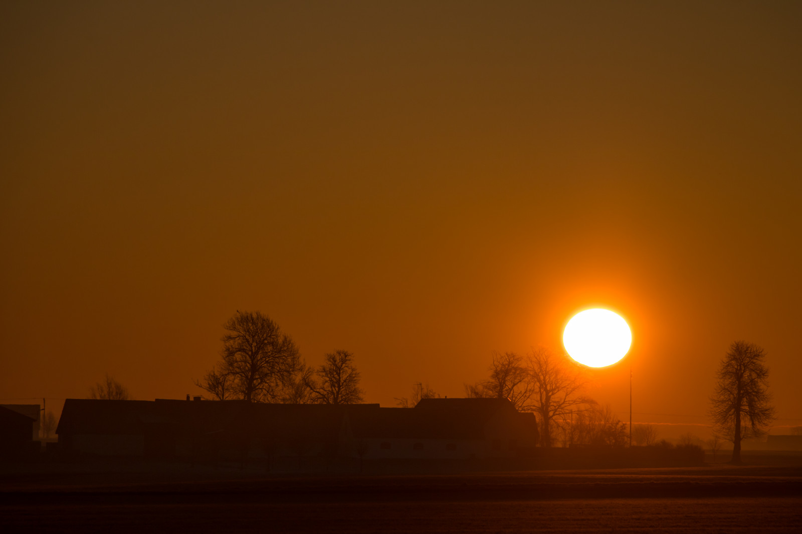 slunečnímu záření, krajina, západ slunce, noc, nebe, svítání, večer, ráno, mlha, slunce, horizont, atmosféra, soumrak, opar, slunce, světlo, svítání, nebe, venkov, landsbygd, soluppg ng, landskap, morgon, atmosférický jev, odlesk, astronomický objekt, červená obloha v dopoledních hodinách