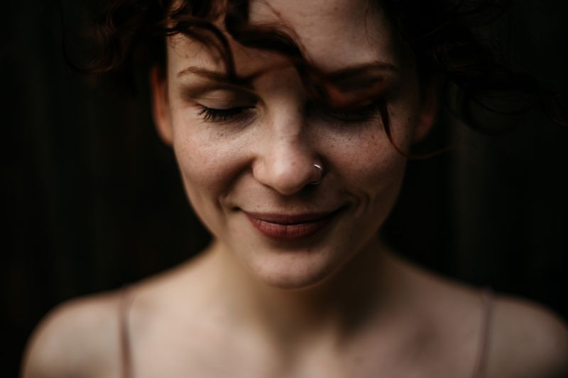 tvář, ženy, model, portrét, zavřenýma očima, kroužky v nose tvář, ženy, model, portrét, zavřenýma očima, kroužky v nose