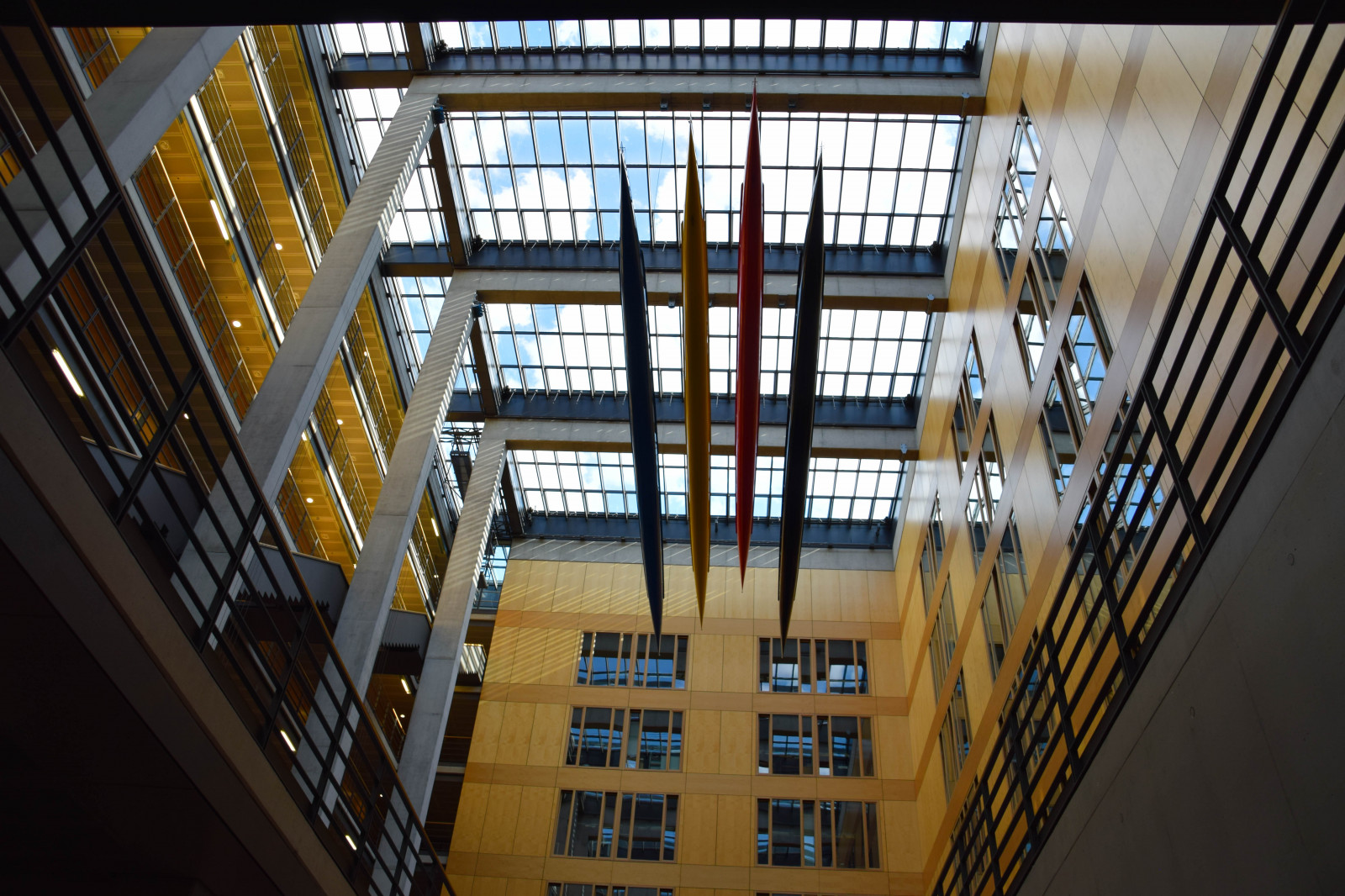 okno, město, architektura, budova, symetrie, Německo, sklenka, knihovna, Evropa, schody, Vzhled interiéru, Berlín, kupole, světlo, Glas, venkovní, cityview, de, parlament, Německo, Bundestag, Sněmovna reprezentantů, thedome, insidethedome, reichstagdome, friedrichebertplatz, thenationalparliamentofthefederalrepublicofgermany, design, turistická atrakce, denní osvětlení