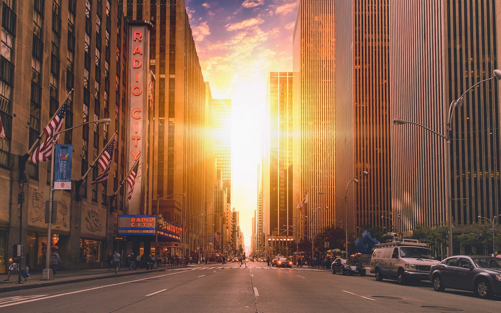 배경 화면 햇빛, 시티, 거리, 도시 풍경, 밤, 건축물, 차, 건물, 도로, 구름, 마천루, 저녁, 태양, 뉴욕시, 미국