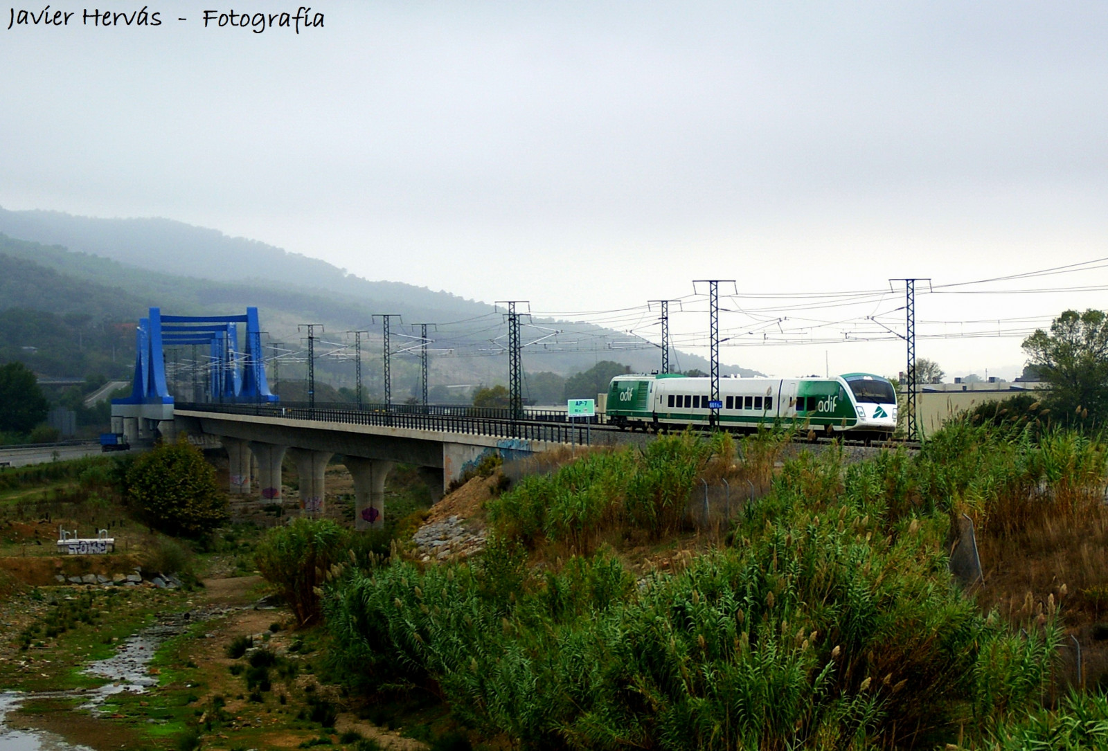 doprava, dráha, železniční doprava, most, vysočina, nebe, vlak, hora, rostlina, stanice hill, strom, minout, kopec, Metropolitní oblast, kolejová vozidla, pohoří, trámový most, železniční vůz, veřejná doprava, krajina, řeka