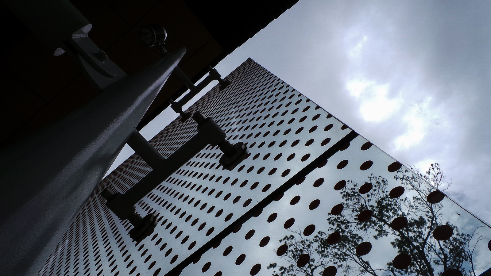 ท้องฟ้า, อาคาร, กระจก, โลหะ, เมฆ, ซุ้ม, วิทยาเขต, เทา, วิศวกรรม, ซัมซุง, จาน, โป้ง, จุด, จุด, northadelaide, รองรับ, ผลพวง, theen