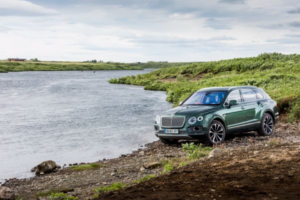 Bentley,Bentayga,side view