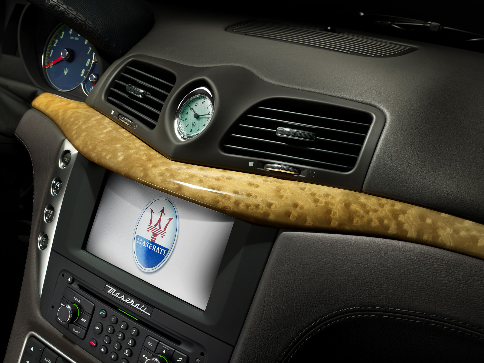 auto, vozidlo, Maserati, renault laguna, volant, limuzína, 2012, netcarshow, netcar, obrázky vozidel, photo auto, kolo, GranCabrio Fendi, pozemní vozidla, automobilového designu, automobilový exteriér, automobil make, luxusní vůz, rodinný vůz, kompaktní vůz, výkonné auto, střední velikost auta, řízení part