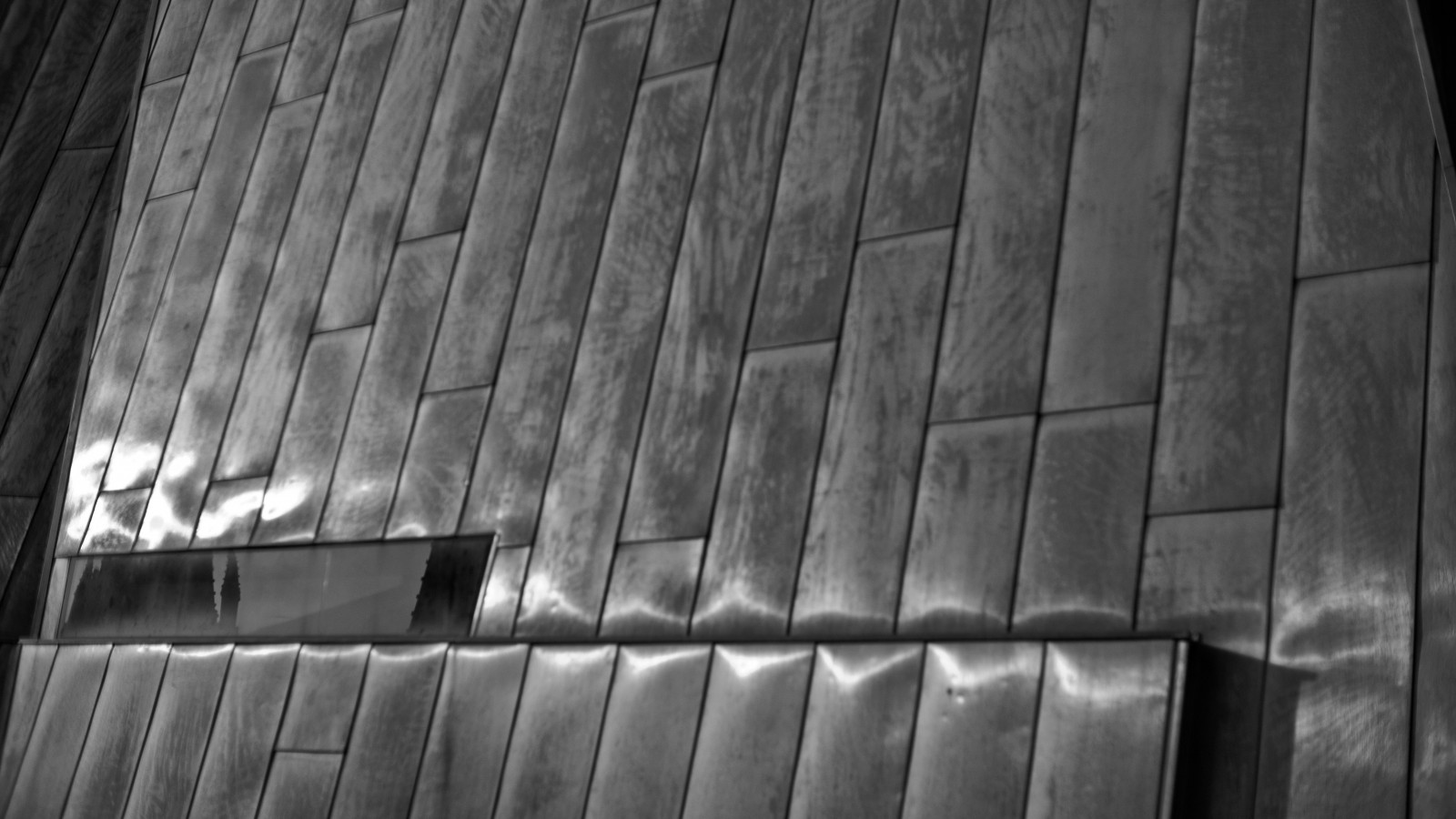 luce del sole, bianca, nero, monocromo, architettura, costruzione, parete, legna, simmetria, struttura, mattone, leggero, forma, tetto, linea, oscurità, facciata, bianco e nero, fotografia in bianco e nero