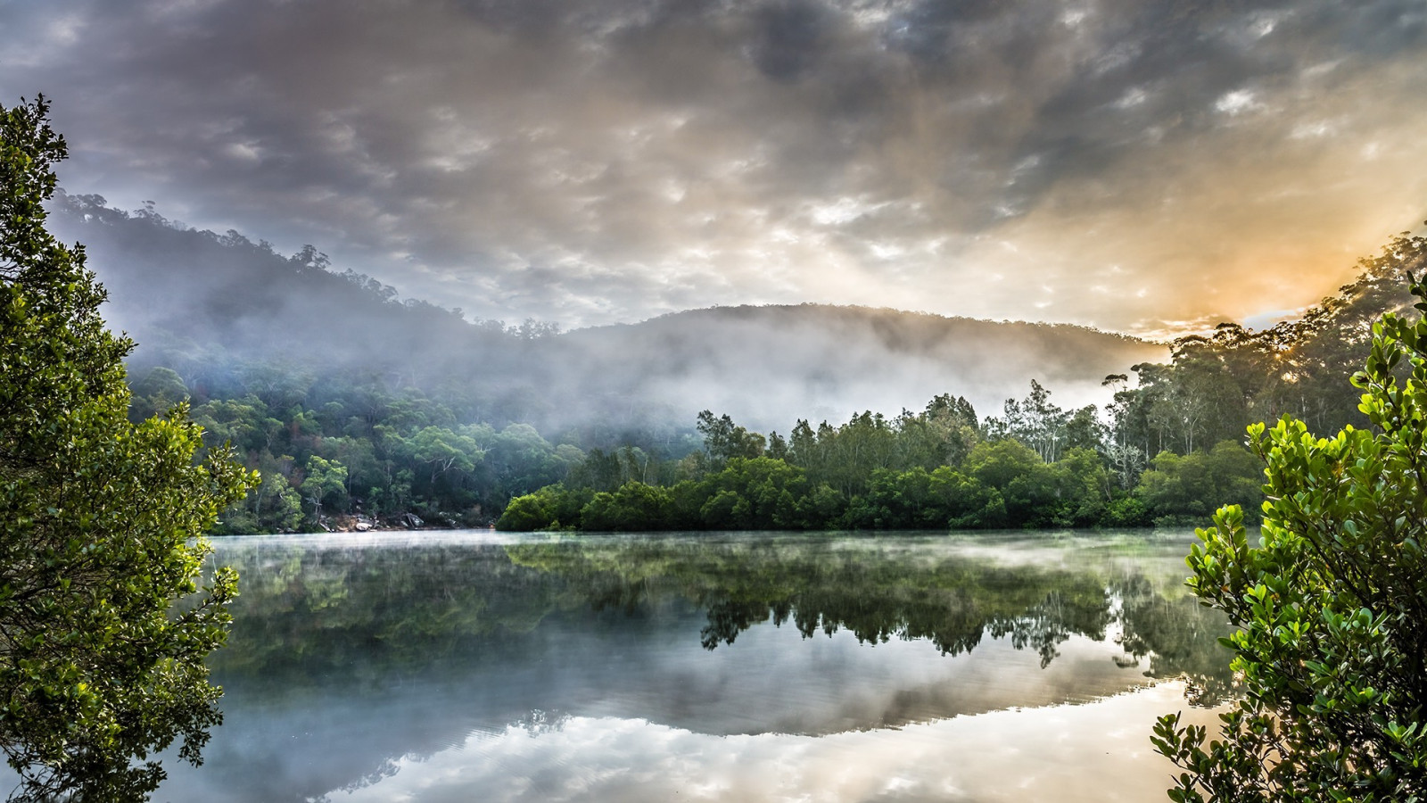 sollys, landskab, Skov, sø, vand, natur, afspejling, morgen, tåge, flod, ødemark, Australien, Berowra Creek, Sky, efterår, bjerg, vejr, 1920x1080 px, atmosfærisk fænomen, krop af vand, meteorologisk fænomen, vand funktion