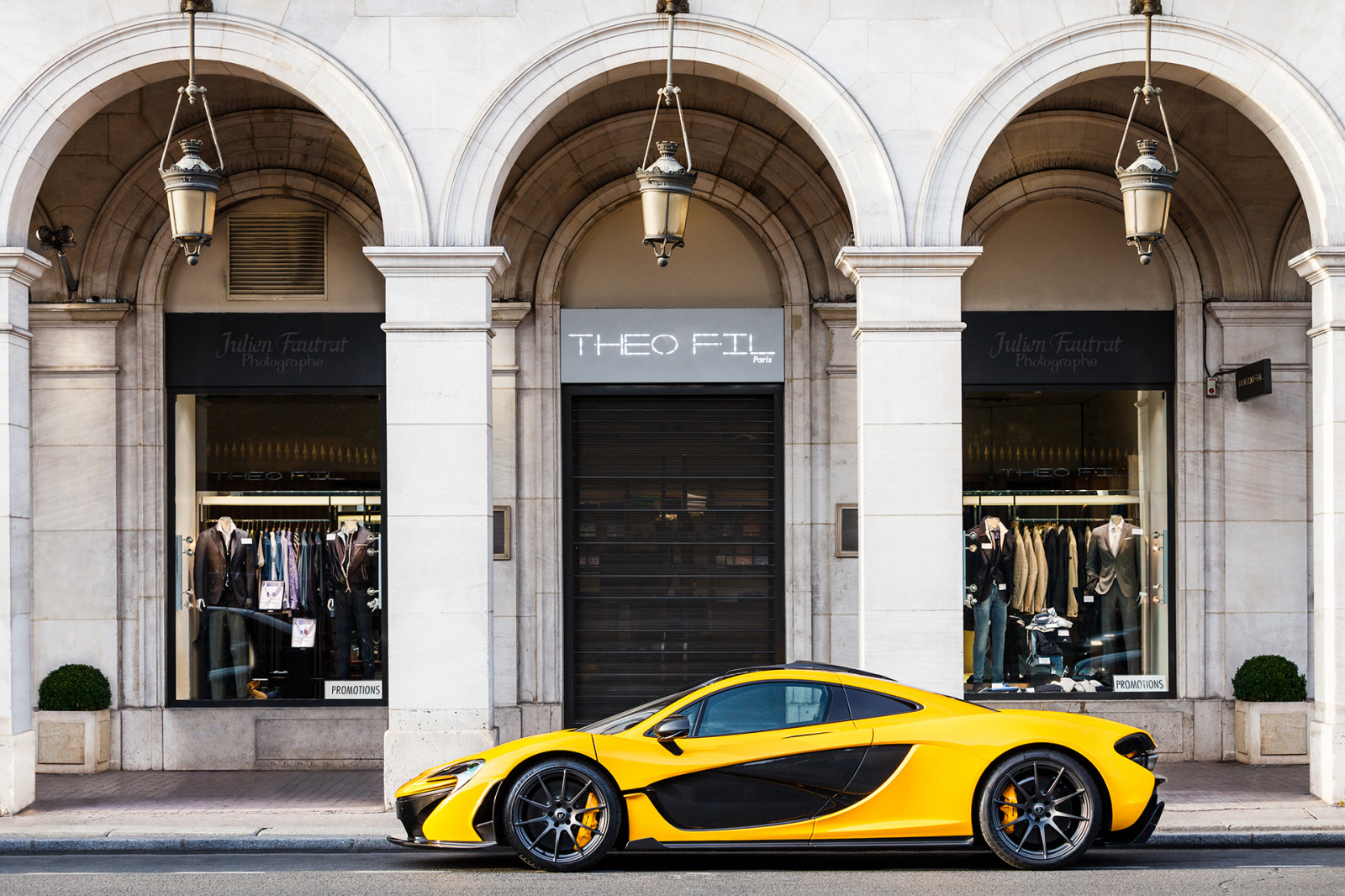 bil, jord køretøj, gul, køretøj, bildesign, gade, luksus køretøj, vej, sportsvogn, superbil, hjul, bygning, automotive wheel system, kant, automotive exterior, hus, by, plante, McLaren MP4 12C, Sedan, McLaren automotive, coupe