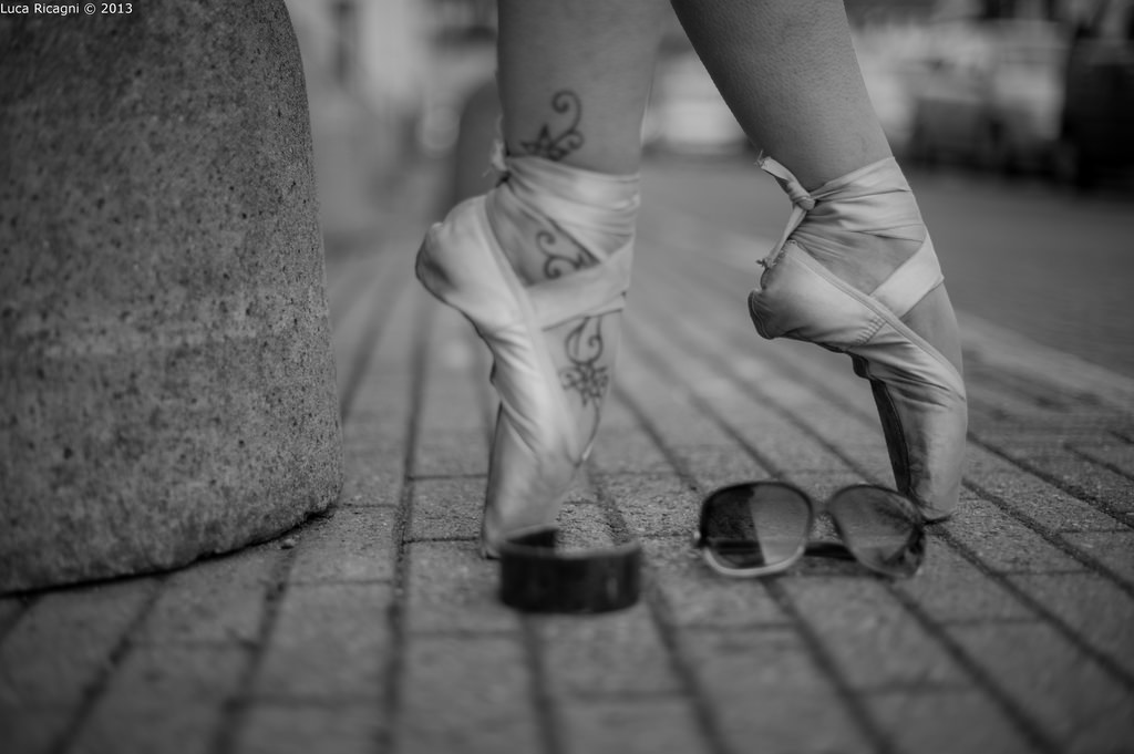 Wallpaper : satu warna, jalan, kaki, duduk, mode, sepatu, bokeh ... Fotografi a torino