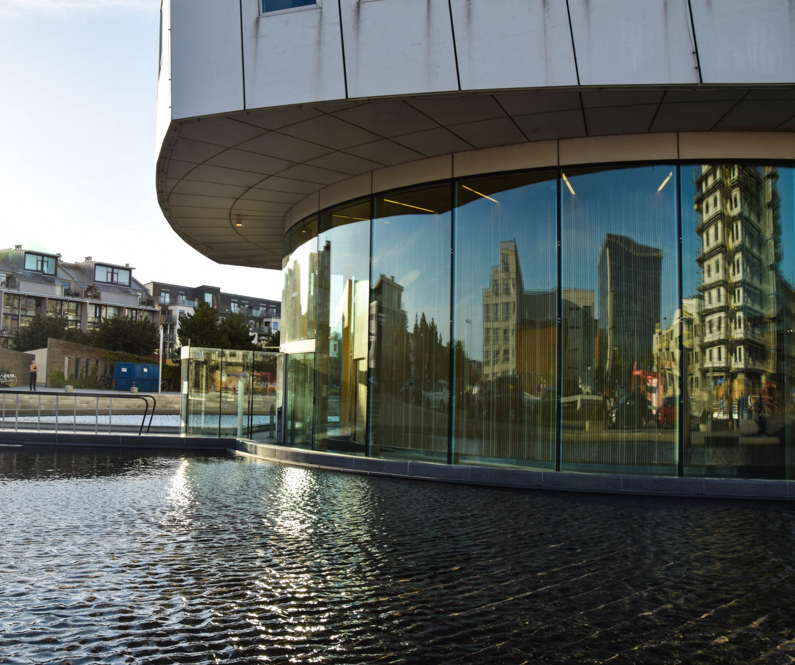 město, panoráma města, architektura, voda, odraz, nebe, mraky, most, Švédsko, struktura, světlo, centrum, odrazy, Turning Torso, sk ne, Malmo, bl nebe, mezník, fasáda, urban area, turistická atrakce, vodní