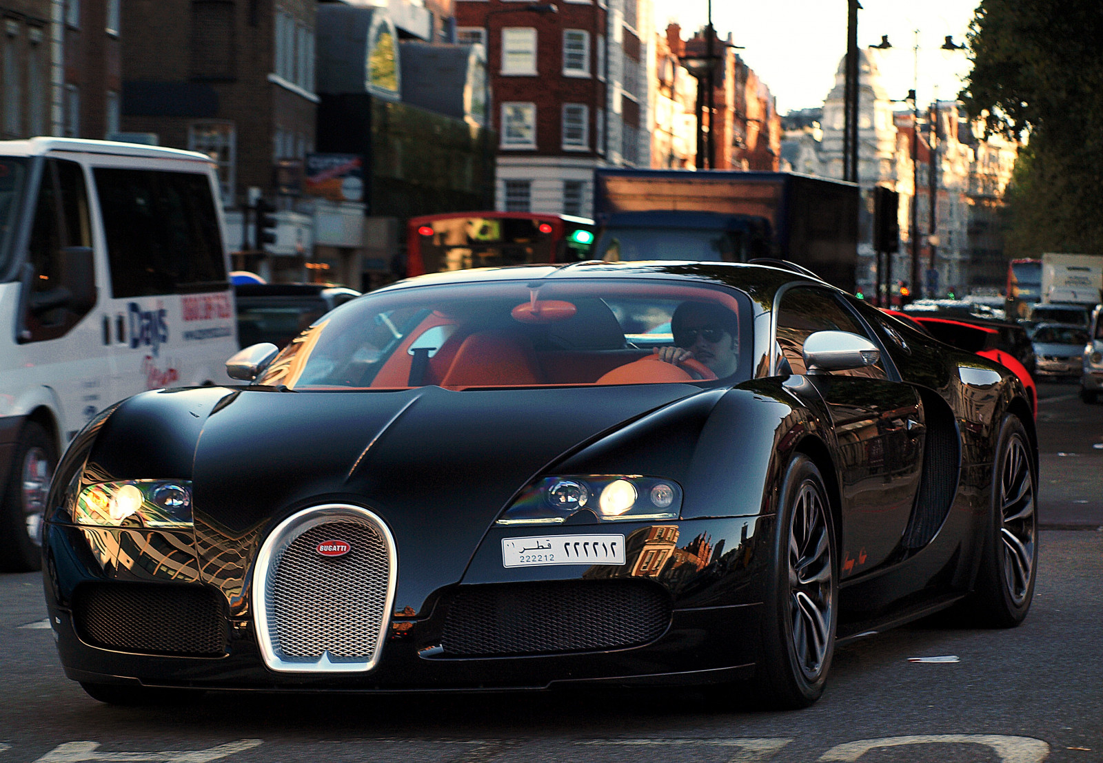 Londýn, Černá, ulice, auto, vozidlo, silnice, sportovní auto, Bugatti, Bugatti Veyron, Noir, výkon auta, Olympus, kolo, okraj, superauto, Arab, ps, hp, Veyron, pozemní vozidla, automobilového designu, automobilový exteriér, luxusní vůz, motorové vozidlo, osobní luxusní automobil, výkonné auto, městské auto, střední velikost auta, 1001, zpíval, E420, automotive wheel system