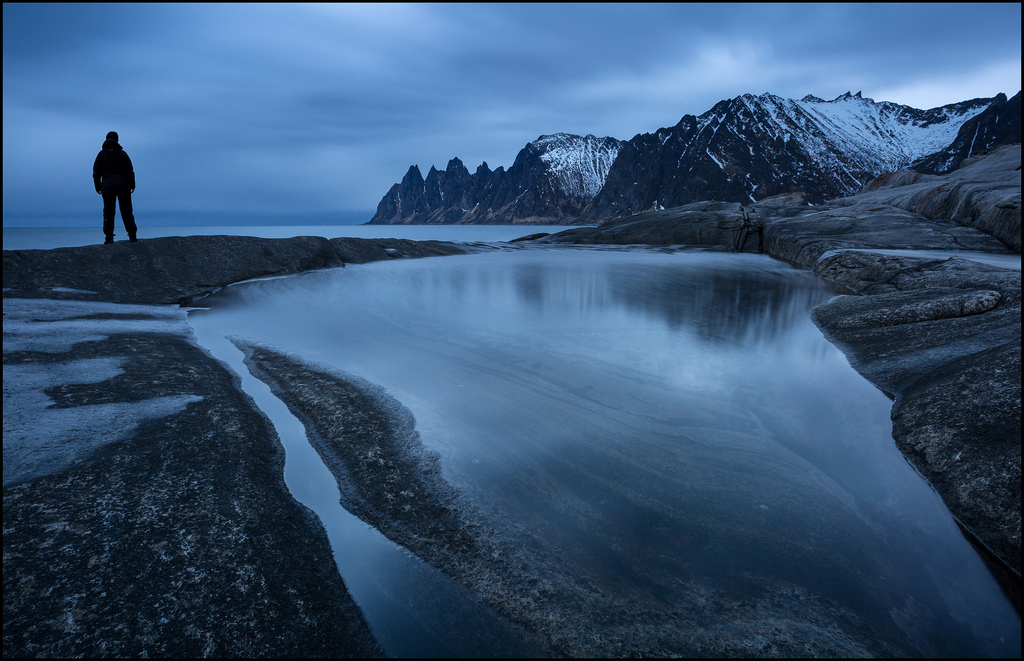 paesaggio, tramonto, mare, collina, lago, acqua, roccia, natura, riflessione, cielo, la neve, inverno, Alba, ghiaccio, Lofoten, Norvegia, mattina, scogliera, fiume, atmosfera, fiordo, artico, Congelamento, Terreno, nube, albero, Bluehour, montagna, paesaggio marino, alveo, norge, Norvegia, montanaro, lago, geomorfologia glaciale, giochi d'acqua, abbattere, Senja, senjahopen, Oksen