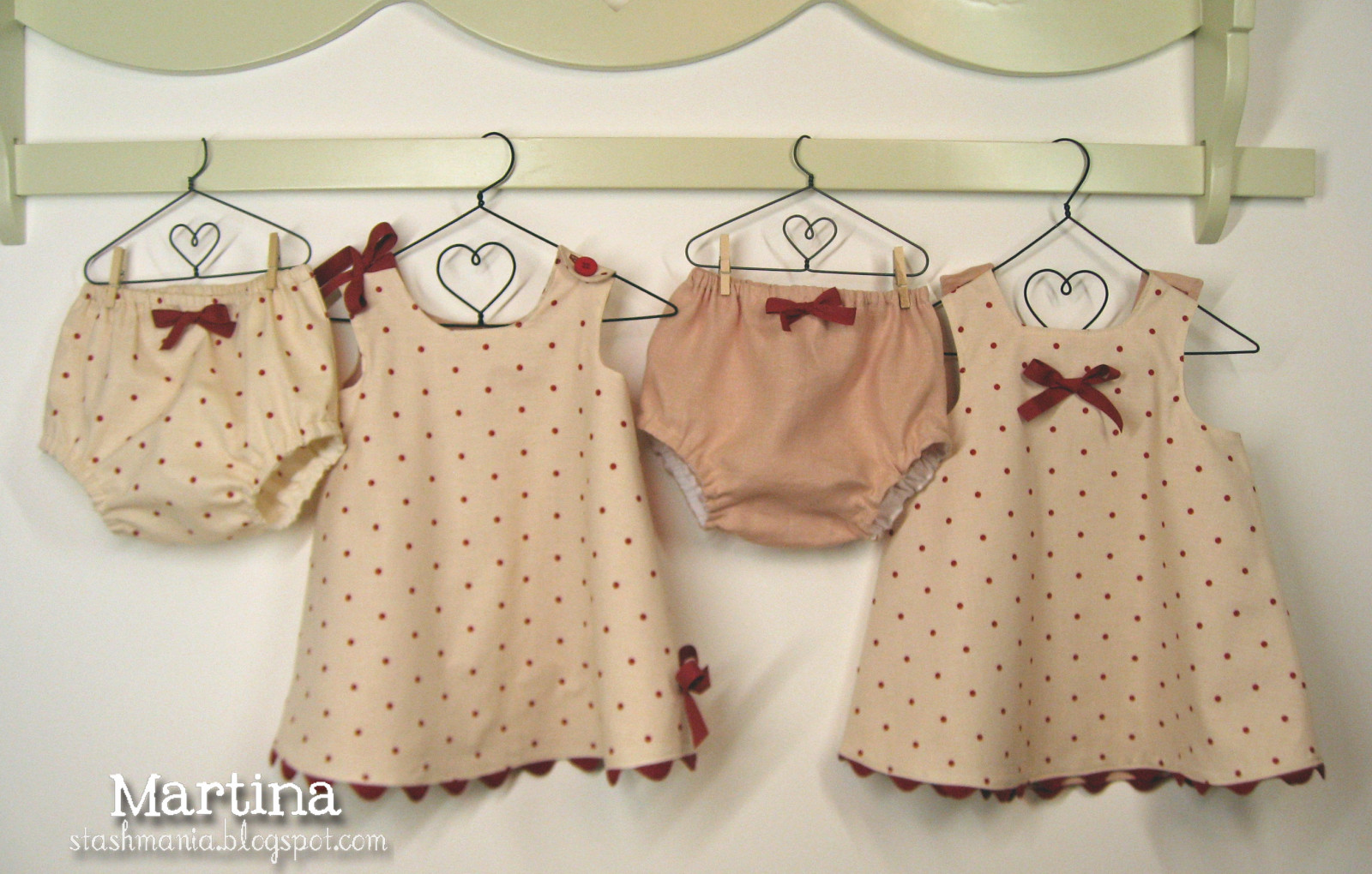 dítě, oblečení, šaty, šití, puntíky, bombarďáky, Ricrac