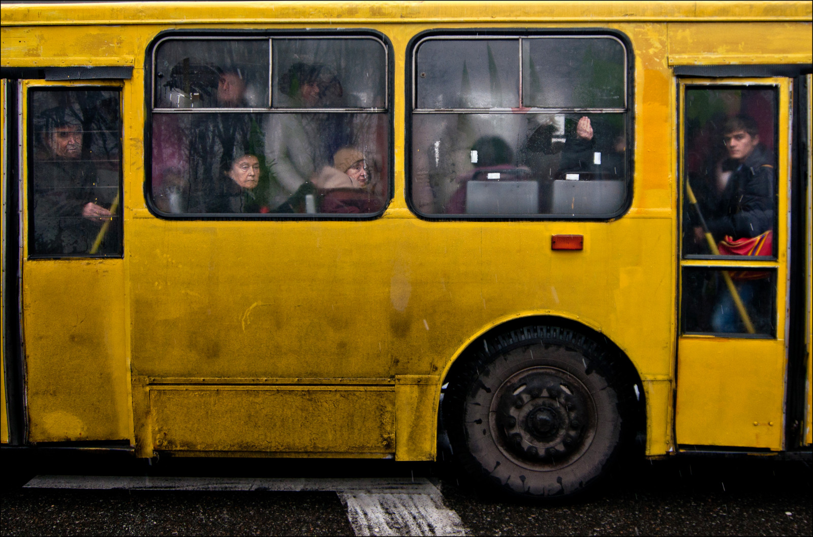 vozidlo, déšť, žlutý, Ukrajina, doprava, Kiev, Kyiv, autobus, streetphotography, vymazat, save10, pozemní vozidla, druh dopravy, veřejná doprava, delete2, SAVE3, delete3, save7, save8, Uložit, SAVE2, save4, save5, save6, save9, thomdavies, saved4, savedbythedeltemeuncensoredgrou, školní autobus
