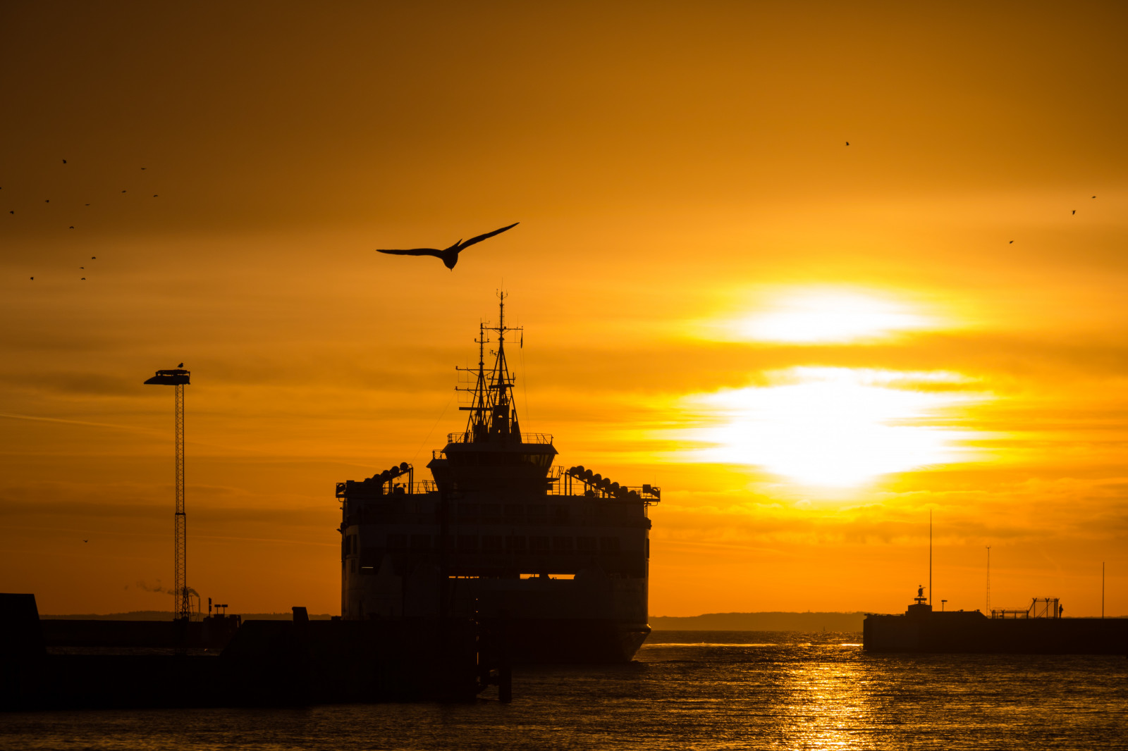západ slunce, moře, silueta, svítání, večer, ráno, věž, pobřeží, slunce, horizont, soumrak, trajekt, svítání, pták, oceán, solnedg ng, siluett, hav, helsingborg, f gel, f RJA, exif modelu canoneos760d, geocountry, Kamera aby kánon, geocity, Model fotoaparátu canoneos760d, geostate, geolocation, EXIF čočka efs18200mmf3556is, exif aby kánon, EXIF isospeed 100, exif focallength 110mm, EXIF otvor 10, odlesk