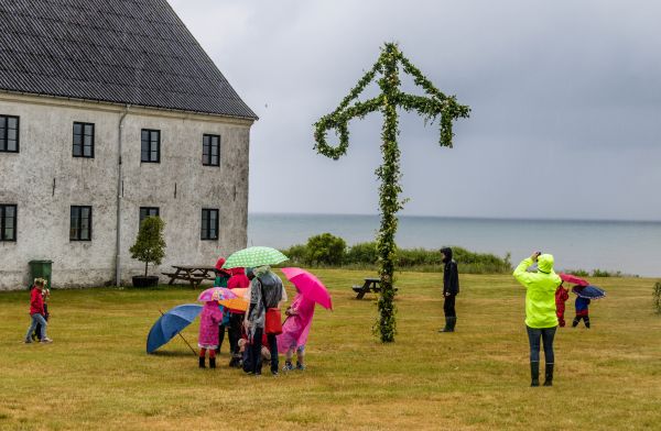 landscape,grass,sky,rain,umbrella,Tourism