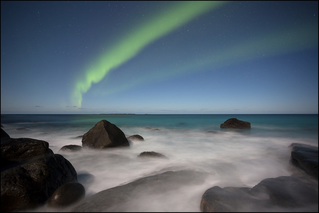 krajina, moře, noc, nebe, zima, hvězdy, Lofoten, Norsko, vlny, pobřeží, horizont, atmosféra, Arktický, jitřenka, mrak, oceán, vlna, přímořská krajina, norge, Norsko, Severní polární záře, polární záře, počítač tapeta, mořská vlna