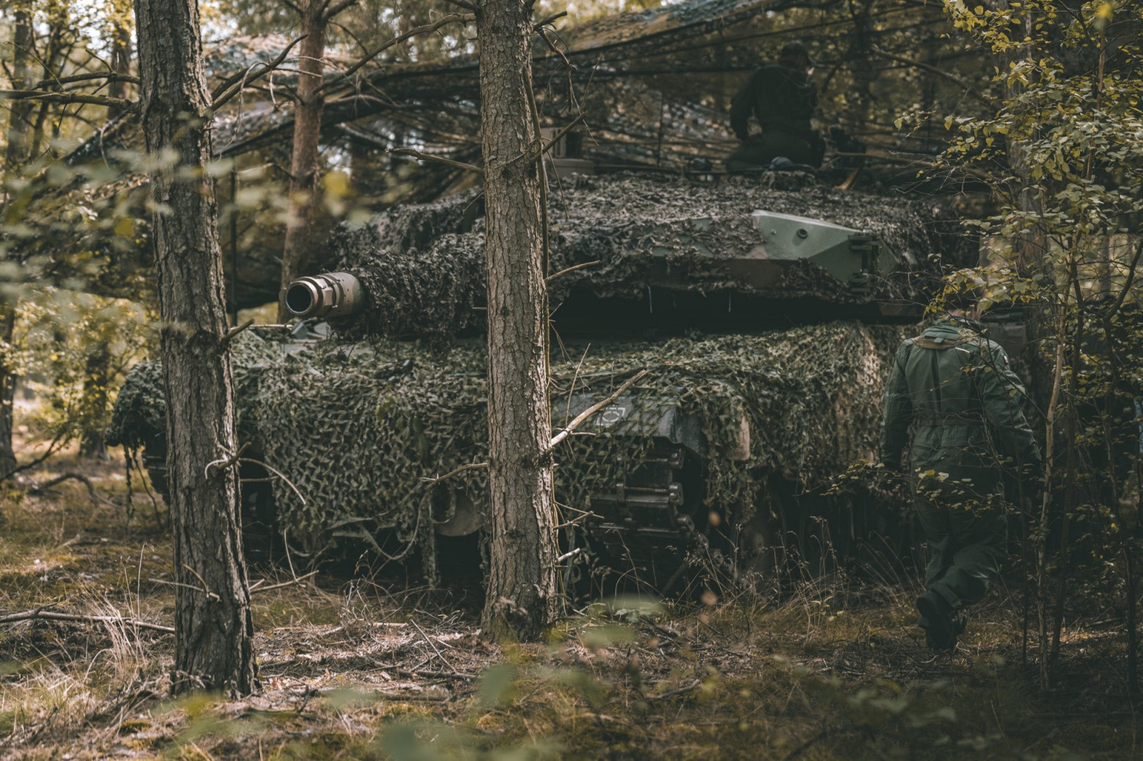 Wallpaper : leopard, tank, 2PL 2000x1333 - PopArt13 - 2223658 - HD ...