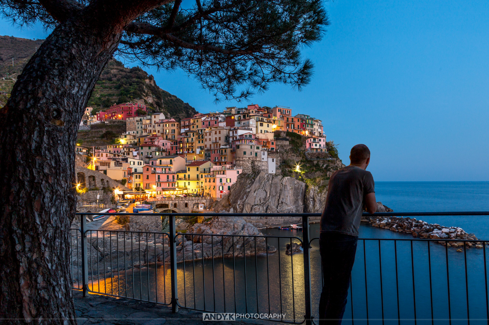 moře, město, Itálie, voda, budova, odraz, nebe, Dům, Cestovní ruch, modrý, večer, pobřeží, město, Manarola, soumrak, italština, dovolená, strom, rostlina, budovy, selfie, fasáda, Cinqueterre