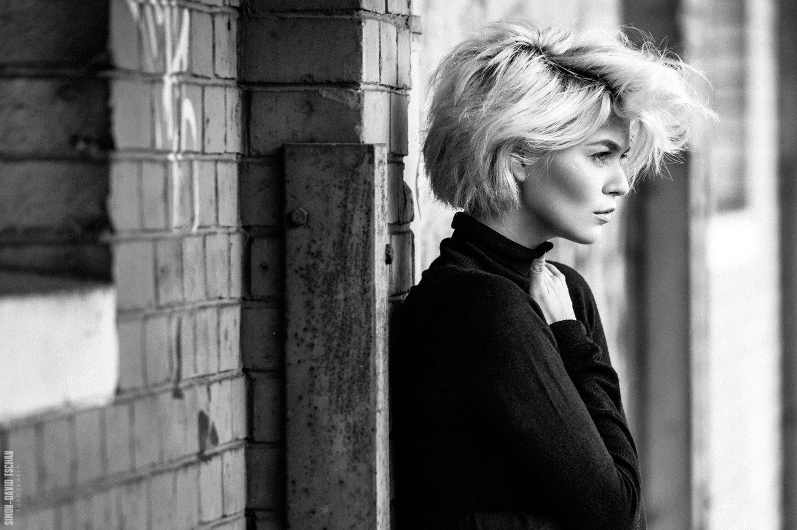 tvář, bílý, Černá, ženy, černobílý, model, portrét, sedící, stěna, fotografování, móda, Osoba, Simon David Tschan, barva, krása, muž, žena, dáma, fotografie, mužský, Černý a bílý, monochromatické fotografování, lidských pozice, portrétní fotografie, Film noir