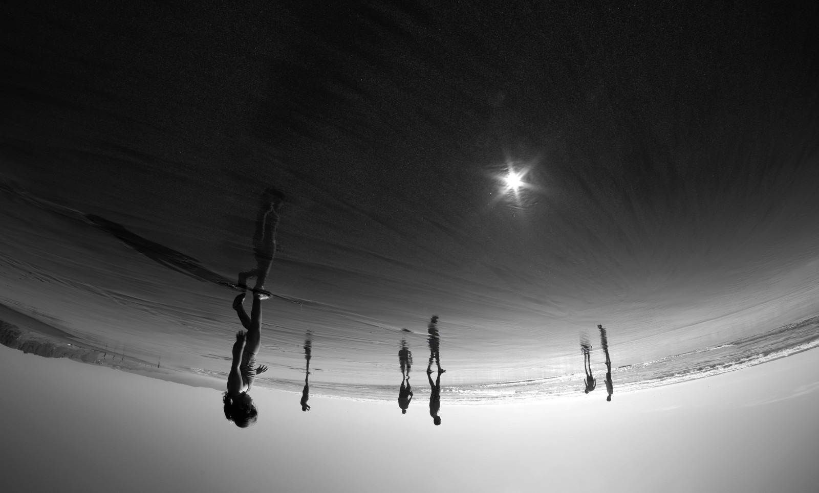 แสงแดด, สีขาว, ดำ, ขาวดำ, กลางคืน, น้ำ, การสะท้อน, ท้องฟ้า, ชายหาด, ดวงจันทร์, ดวงอาทิตย์, บรรยากาศ, ซันนี่, ที่เดิน, fujifilm, โมโน, เบา, ดำและขาว, เมฆ, ปลาตาเหล่, เด็ก ๆ, แสง, รูปร่าง, บรรทัด, ความมืด, noiretblanc, blancoynegro, บรรยากาศของโลก, ดำและขาว, ถ่ายภาพขาวดำ