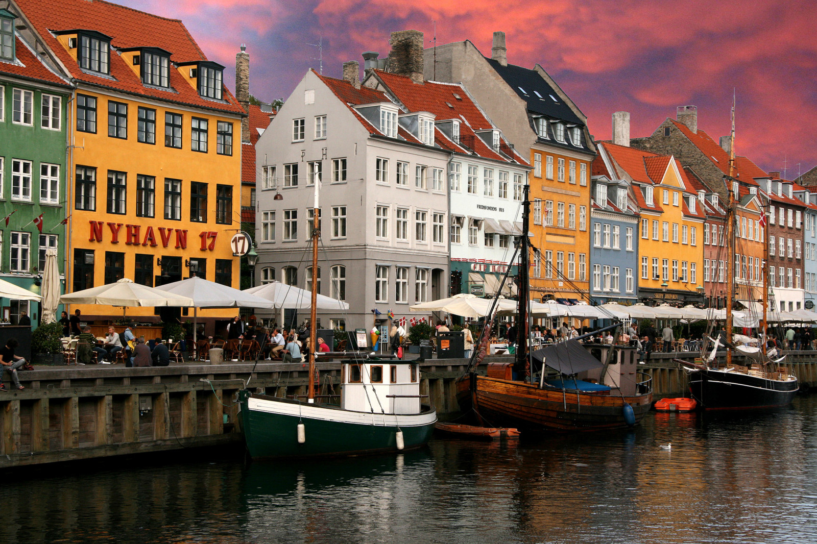 město, panoráma města, architektura, voda, budova, odraz, nebe, Dům, Cestovní ruch, večer, přístav, město, Dánsko, kanál, Kodaň, Nyhavn, kanál, fasáda, arquitectura, Kodaň, vodní, Dinamarca, Marathoniano, water transportation