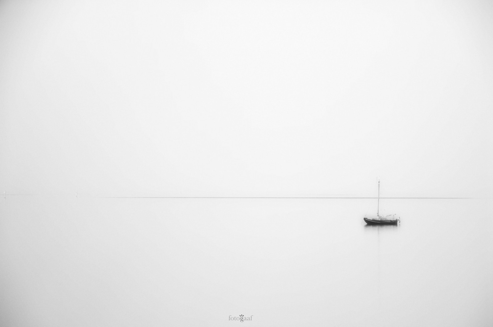 výkres, bílý, Černá, loď, černobílý, moře, voda, nebe, stěna, fotografování, mlha, osamělý, venkovní, tvar, design, čára, atmosférický jev, Černý a bílý, monochromatické fotografování, fisherboat