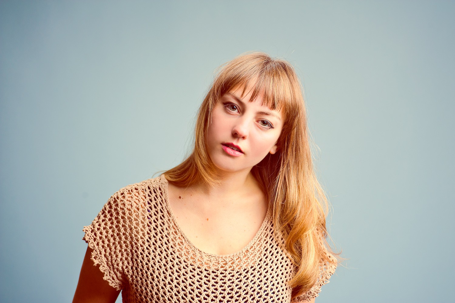 tvář, ženy, model, portrét, dlouhé vlasy, při pohledu na diváka, fotografování, hudebník, móda, vlasy, nos, anděl Olsen, Osoba, kůže, dívka, krása, usměj se, oko, žena, dáma, blond, účes, portrétní fotografie, focení, hnědé vlasy, mimika