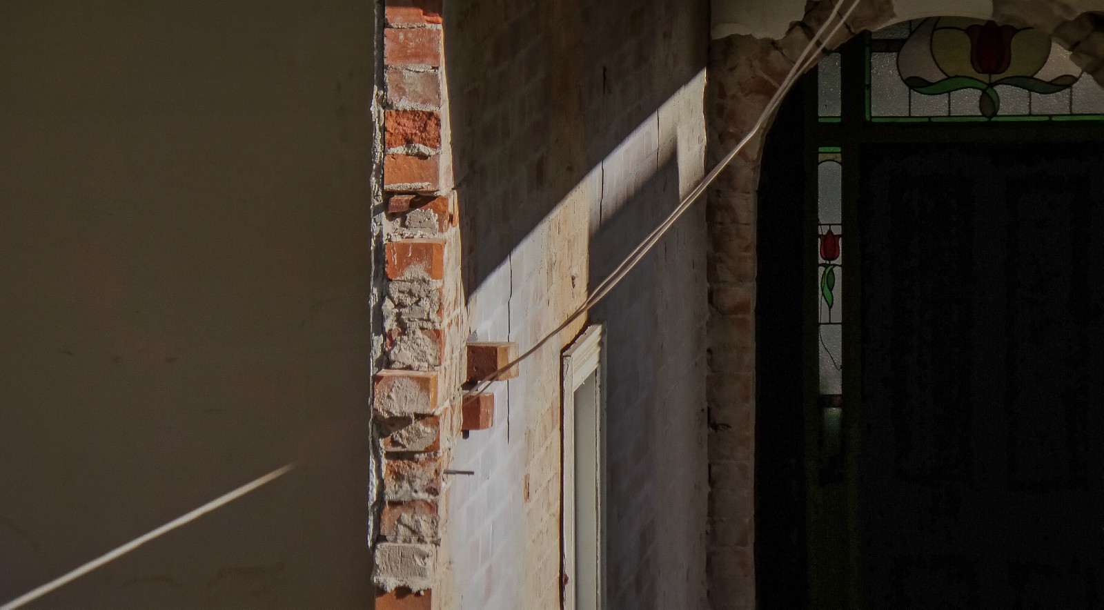 ใบไม้, เก่า, หน้าต่าง, อาคาร, สีแดง, เงา, ผนัง, อิฐ, ไม้, สีเขียว, ซัมซุง, กระจก, ดวงอาทิตย์, ประตู, ครีม, โค้ง, สายเคเบิล, ว่างเปล่า, ตอนบ่าย, ปูนปลาสเตอร์, โครงสร้าง, ไฟฟ้า, อิฐ, แอดิเลด, ดอกทิวลิป, ไม้, เส้นทแยงมุม, บล็อก, ต้นฉบับ, ซุ้ม, สัมผัส, theen, leadlight, การปรับปรุงใหม่, บานหน้าต่าง, ภายหลัง, กำลังรอ