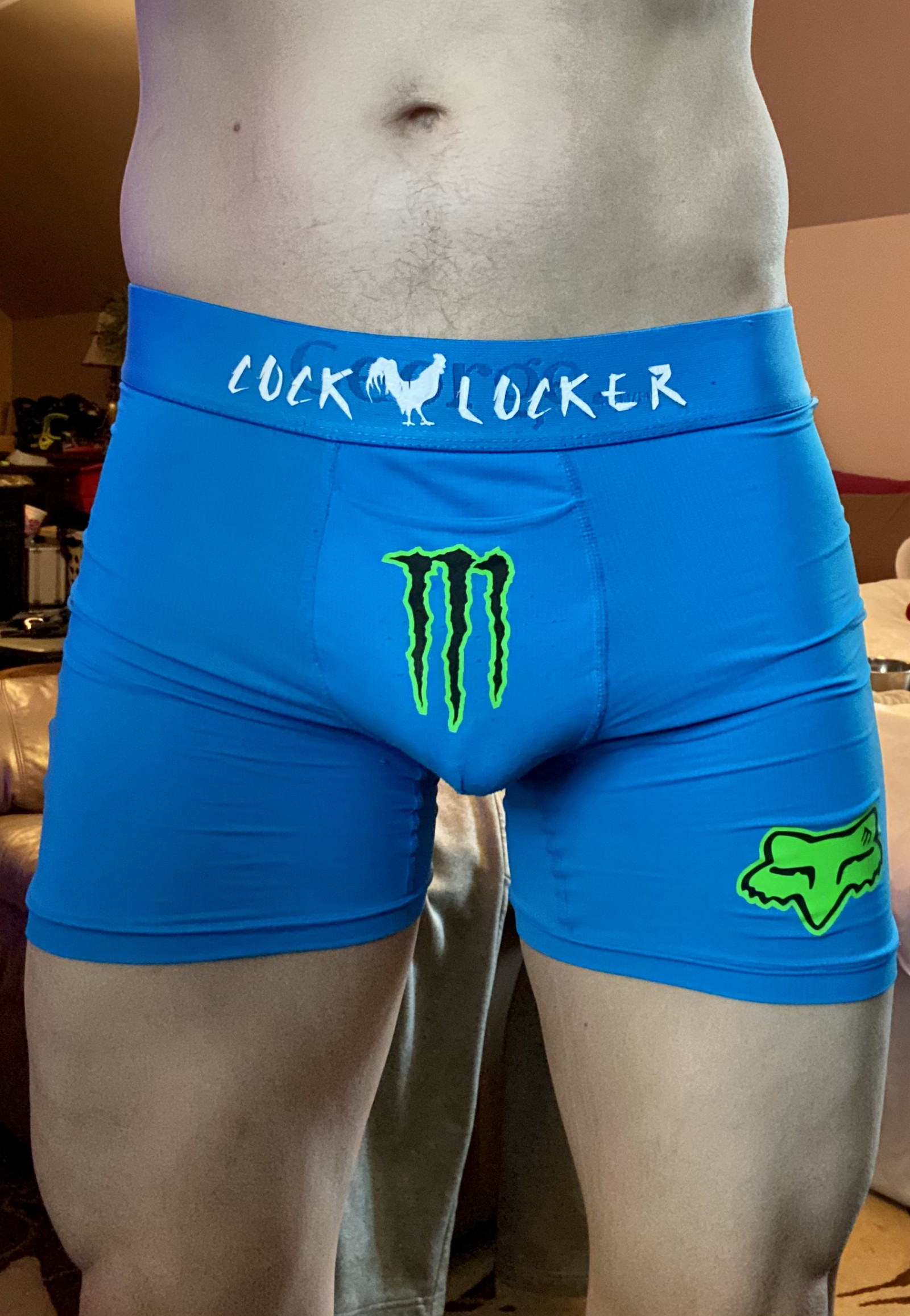 fotografie, bílý, kufry, zelená, modrý, blankyt, trikot, textil, rukáv, pás, spodní prádlo, swim brief, stehno, spodky, sportovní oblečení, font, slipy, plavky spodní, petrolejově modrá, kufr, dolní končetina, sportovní jednotný, tričko, břicho, board short, hruď, koleno, jednotný, osobní ochranné prostředky, logo, plavky, horní, vzor, tým, Denim