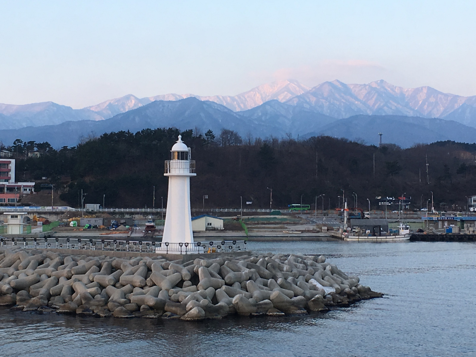 krajina, hory, moře, záliv, jezero, voda, Příroda, nebe, svítání, věž, pobřeží, řeka, maják, strom, cestovat, hora, waterscape, landscapephotography, travelphotography, Korea, naturephotography, mountainscape, jezero, pohoří, vlnolam, mys, vstupní, Travelblogger, Cestování, Příroda, Sokcho