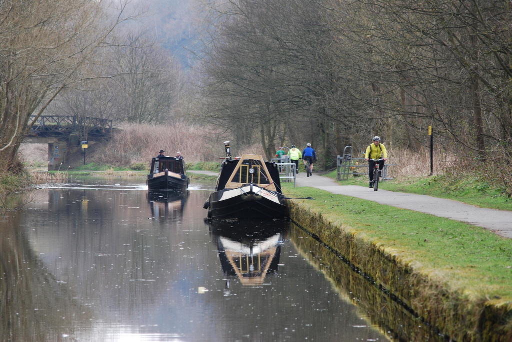 træer, afspejling, refleksioner, forår, perspektiv, pram, towpath, West Yorkshire, forår, pramme, 2015, nikond40x, calderhebblecanal, reflectionslovers