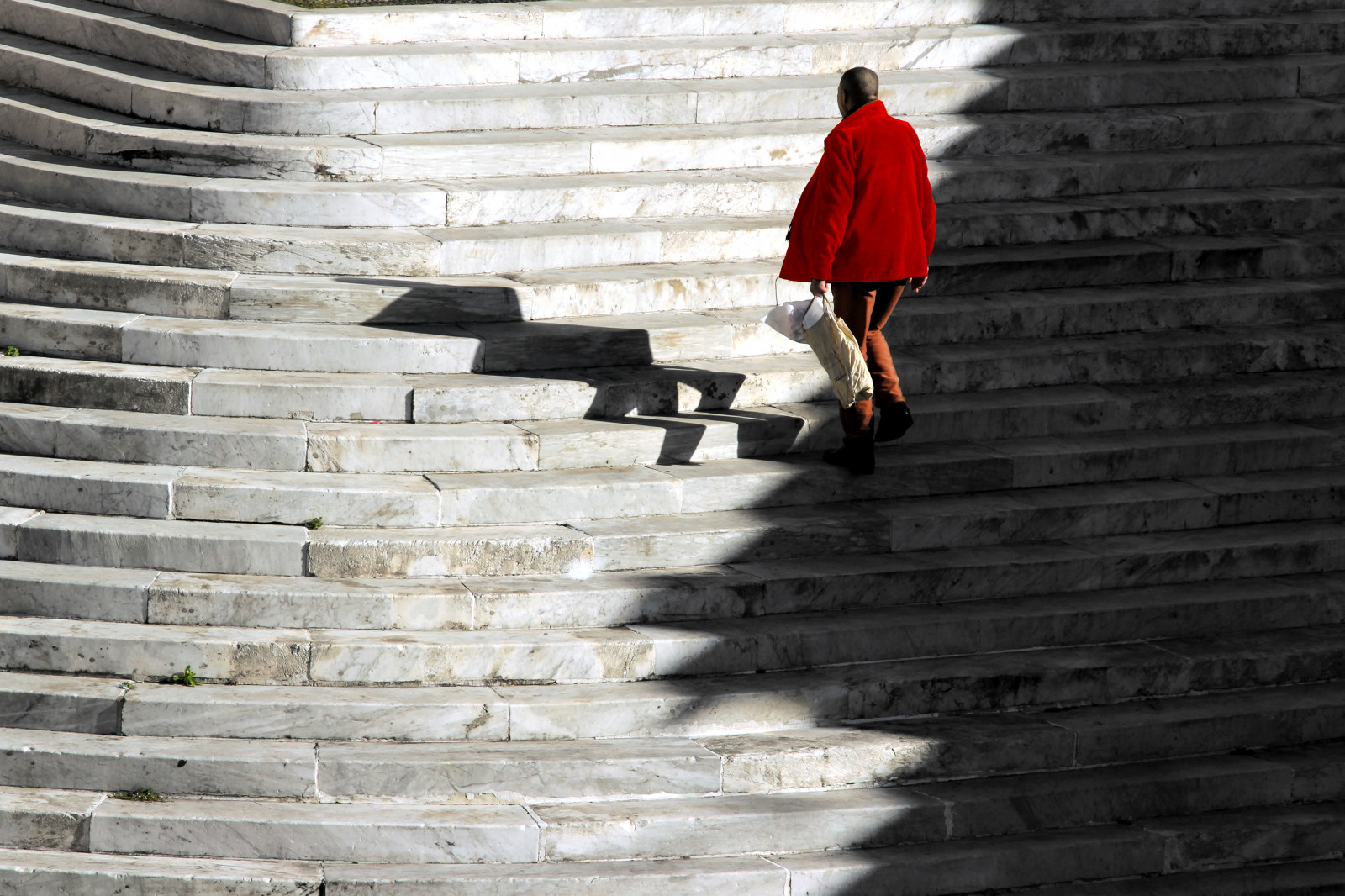 วัด, สีขาว, ดำ, สีแดง, เงา, ผนัง, ไม้, ดวงอาทิตย์, บันได, 2015, ฤดูใบไม้ผลิ, ถุง, ขนาด, สี, ขึ้น, ชาย, รูปถ่าย, เพียงผู้เดียว, Rosso, Ombra, ลาเวนเดอร์, Salita, Uomo, บอร์ซา, Sacco