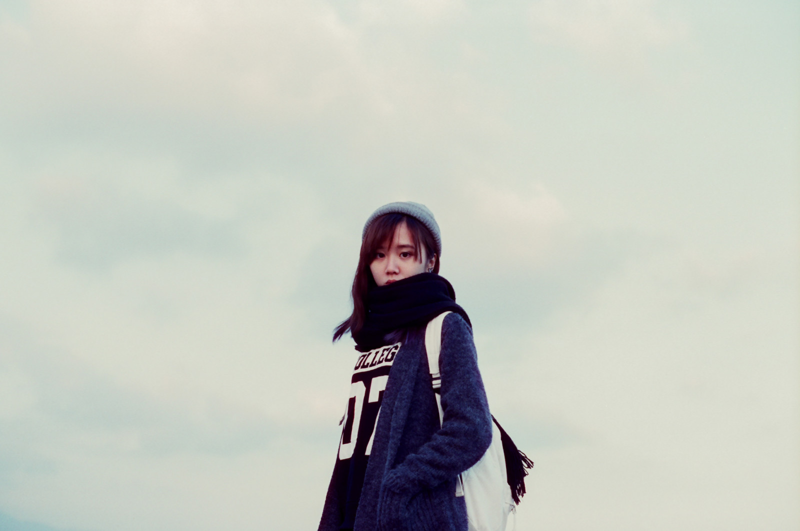 modrý, fotografie, nebe, dívka, zima, fotografování, stojící, mrak, svrchní oděvy, zábava, dovolená