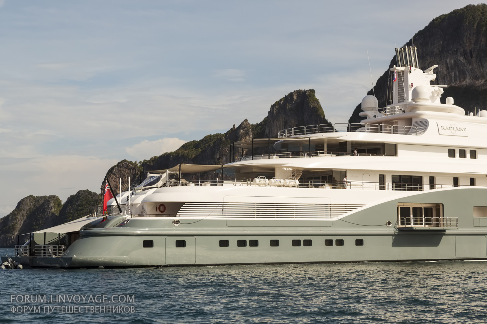 nave, barca, mare, collina, veicolo, blu, isola, giungla, yacht, Tailandia, Al, Boris, radiante, grande, montagna, all'aperto, oceano, moto d'acqua, Phuket, enorme, PhiPhi, superyacht, megayacht, Berezovsky, Emirati Arabi Uniti, miliardario, Abdulla, Futtaim, iper, canottaggio, motonave, nave passeggeri, yacht di lusso